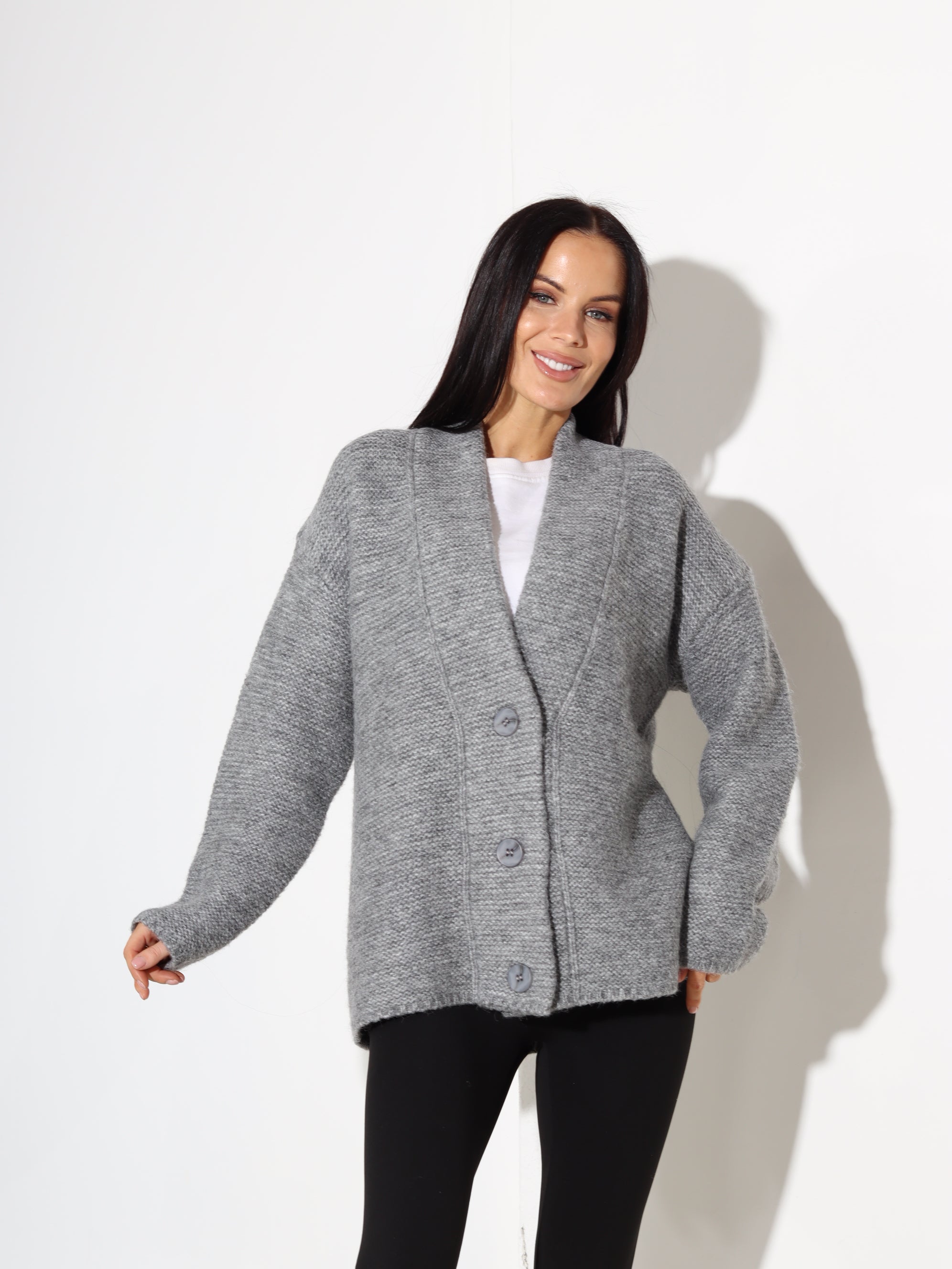 Pelēka klasiska stila adīta jaka - 17874