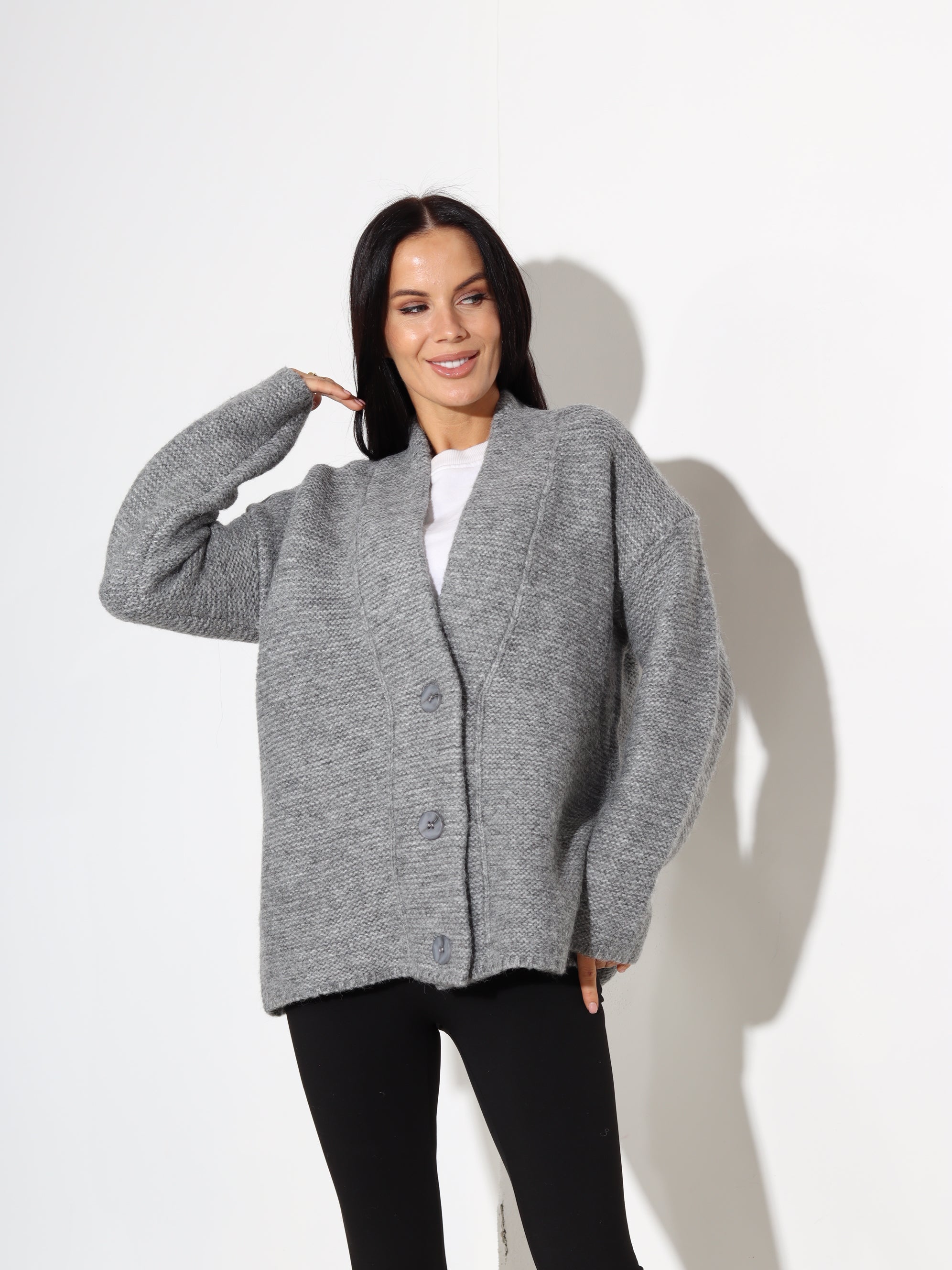 Pelēka klasiska stila adīta jaka - 17874