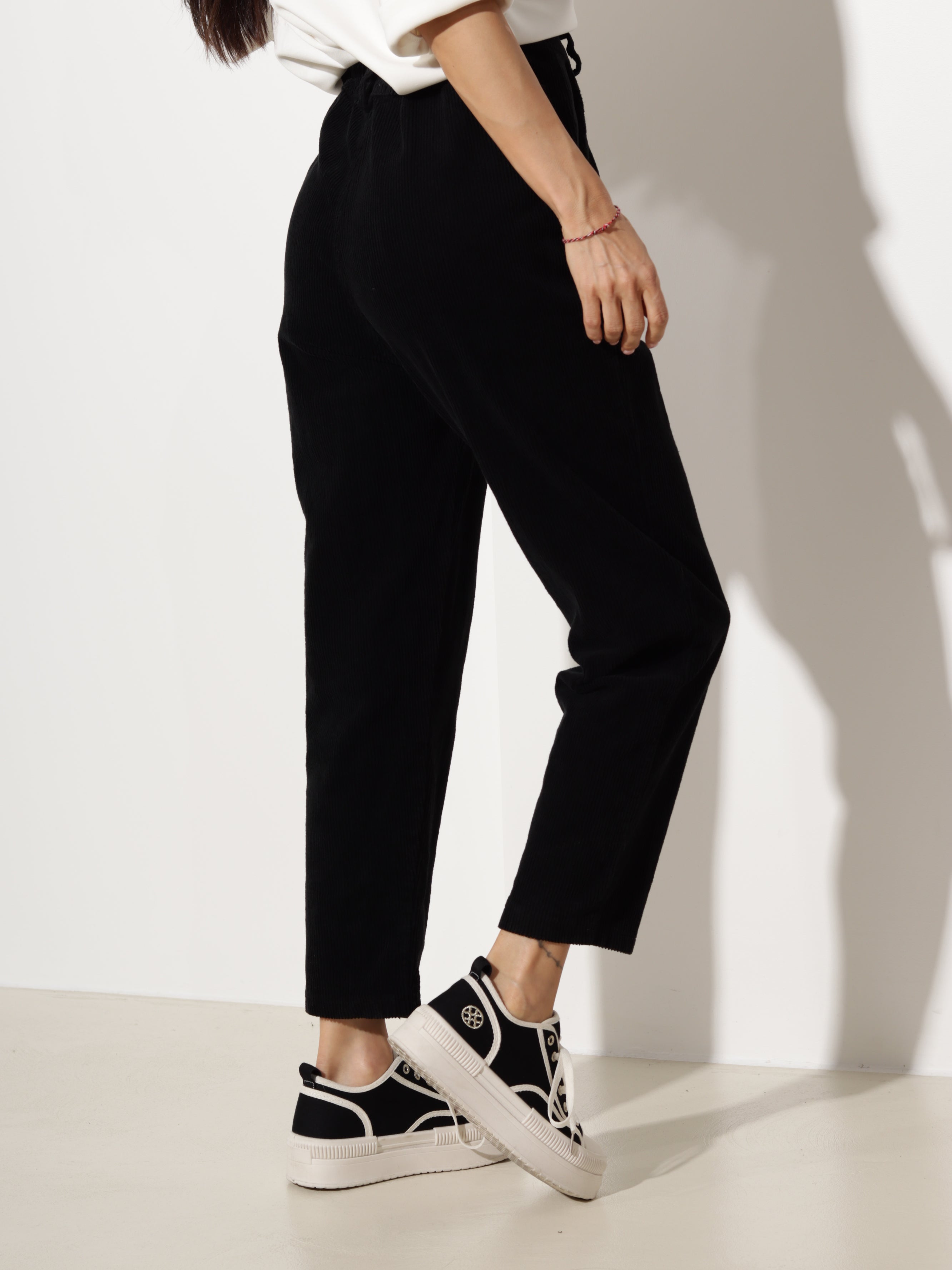 Melns velveta "Mom fit" tipa bikses- 20617