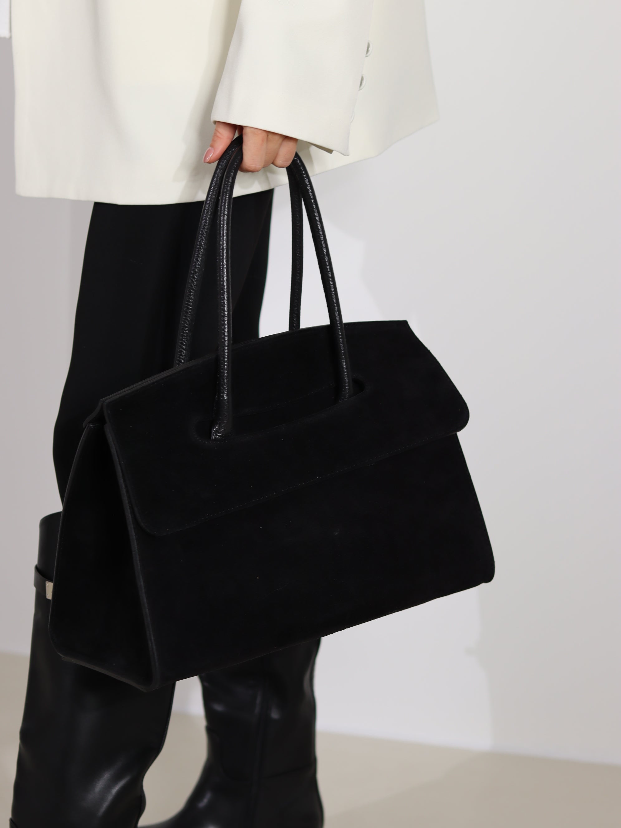 Melna liela d/zamšādas soma ar slēptu aizdari - 18106