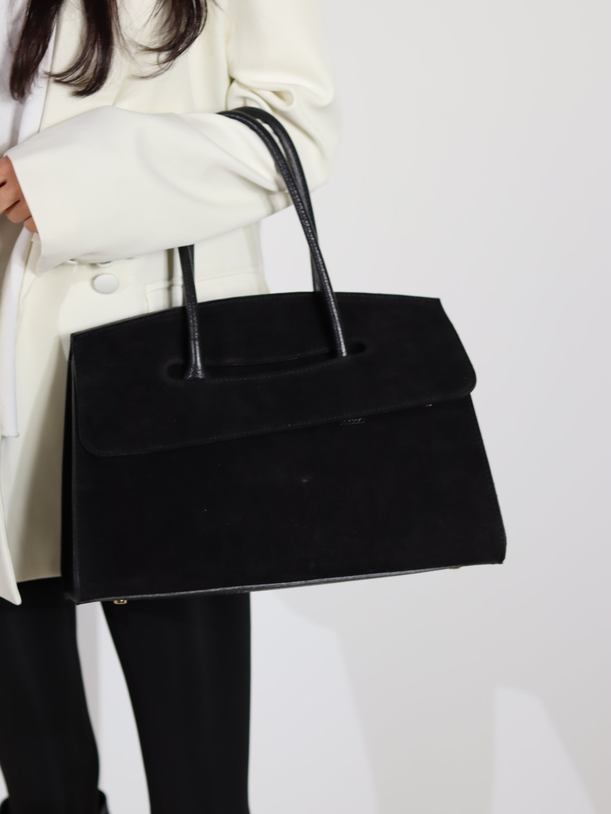 Melna liela d/zamšādas soma ar slēptu aizdari - 18106