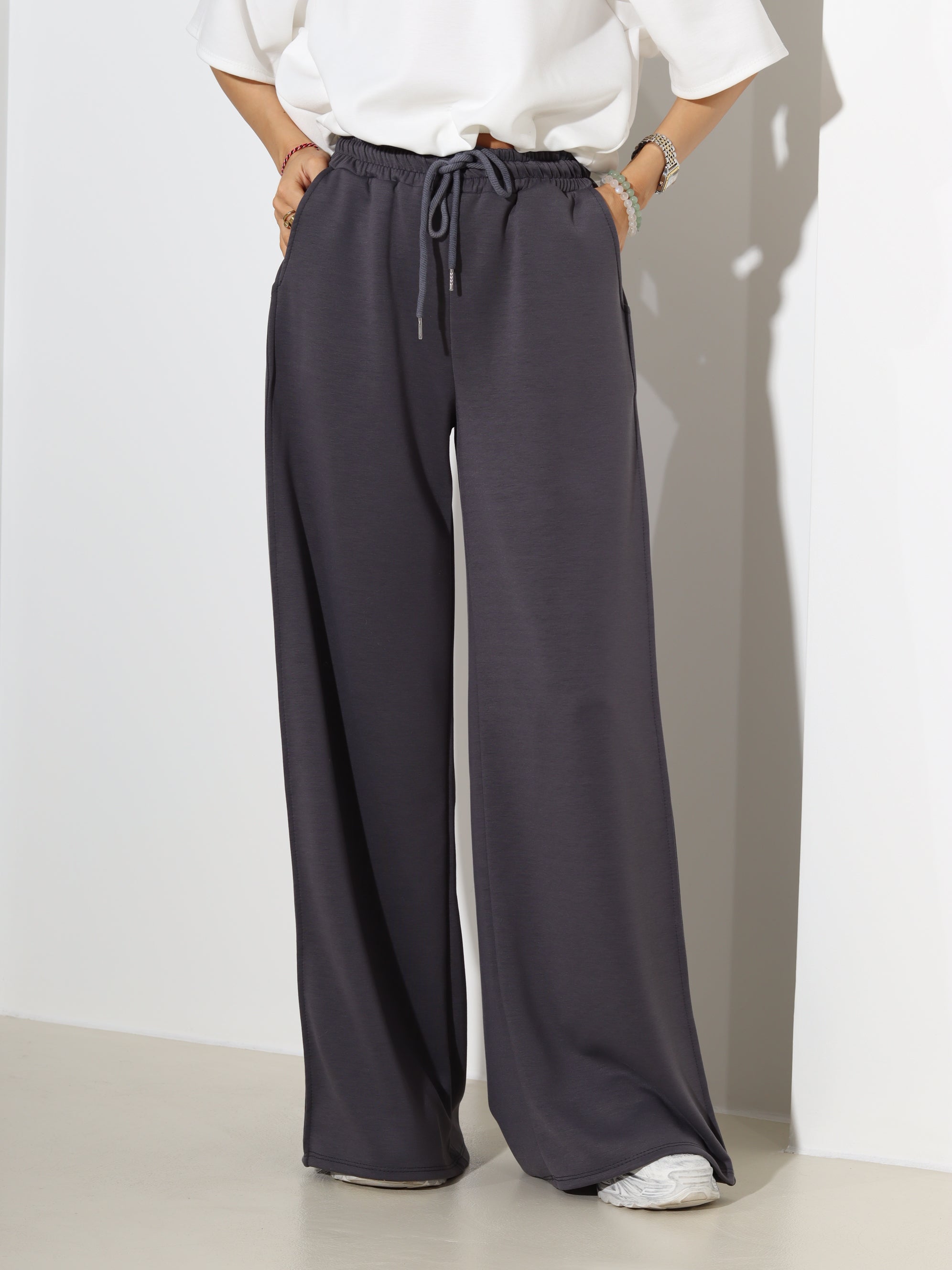 T.pelēkas bikses ar paplatinājuma iešuvi sānos, sportiskā stilā - 18816