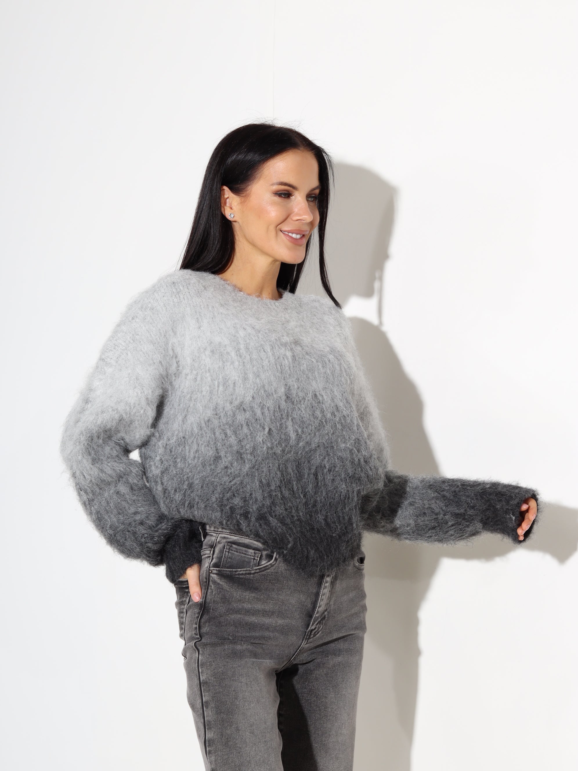 Pelēks džemperis ar värvi pāreju - 17881