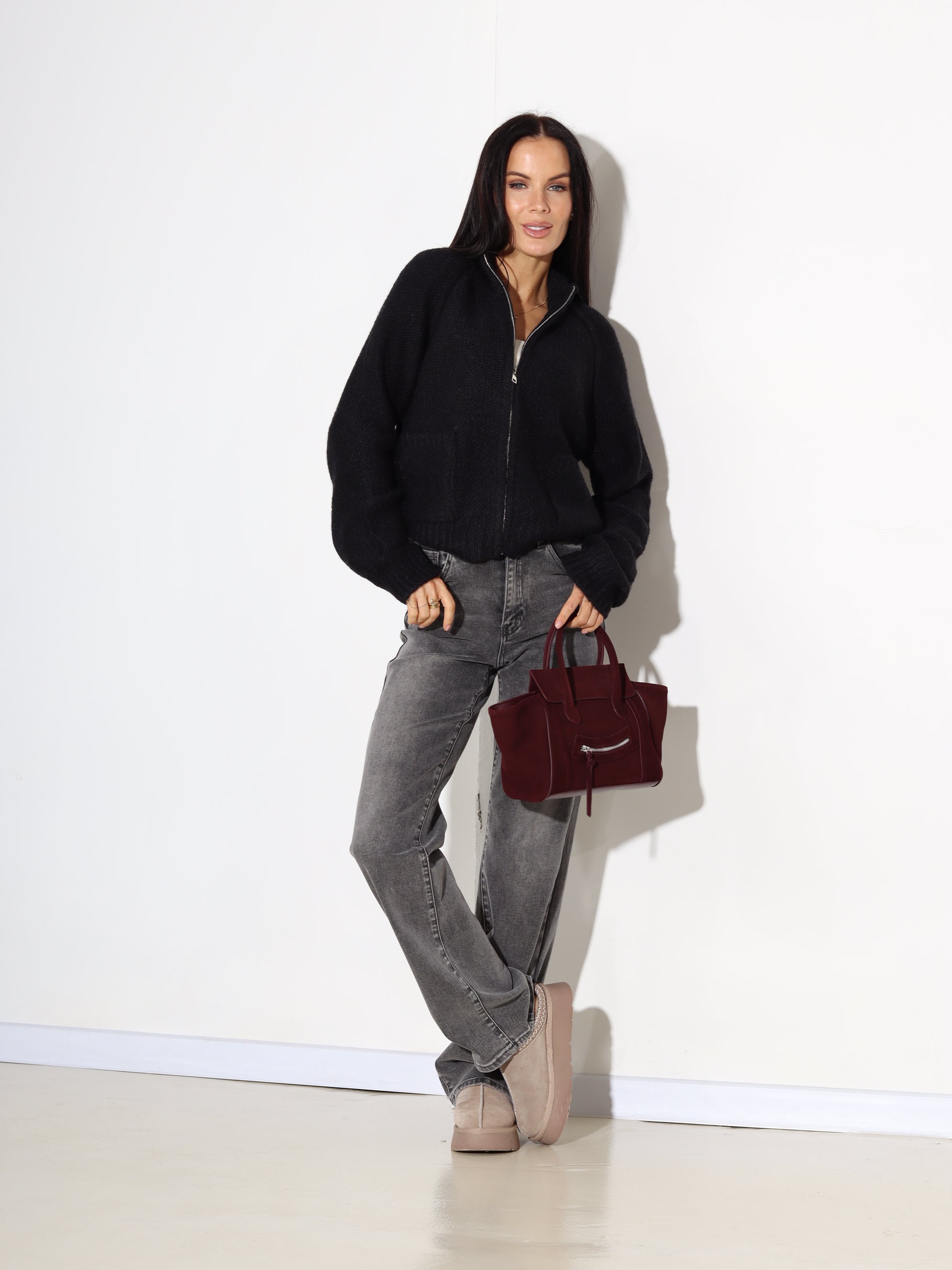 Melna jaka ar rāvējslēdzēju un kabatām - 17885