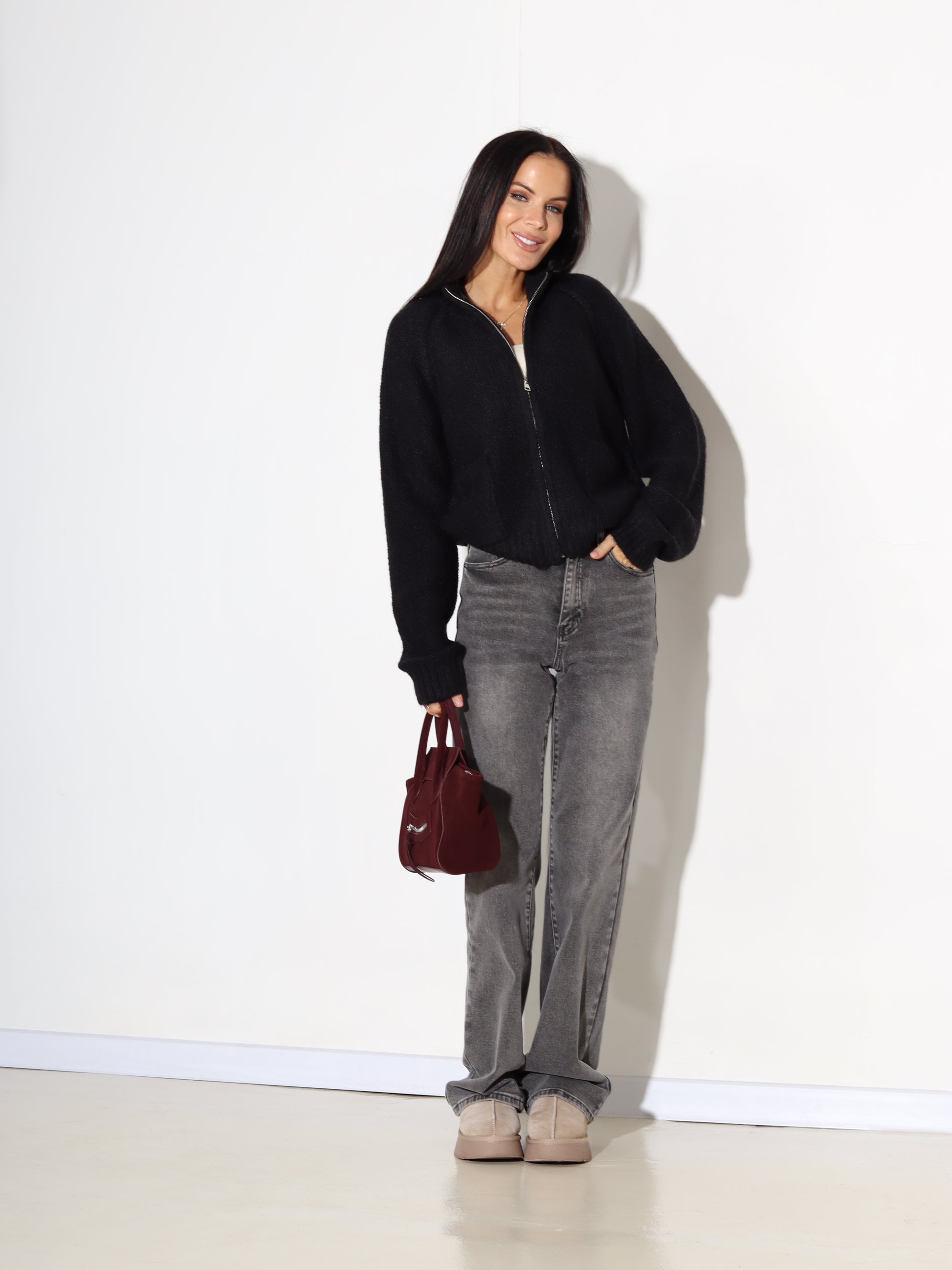 Melna jaka ar rāvējslēdzēju un kabatām - 17885