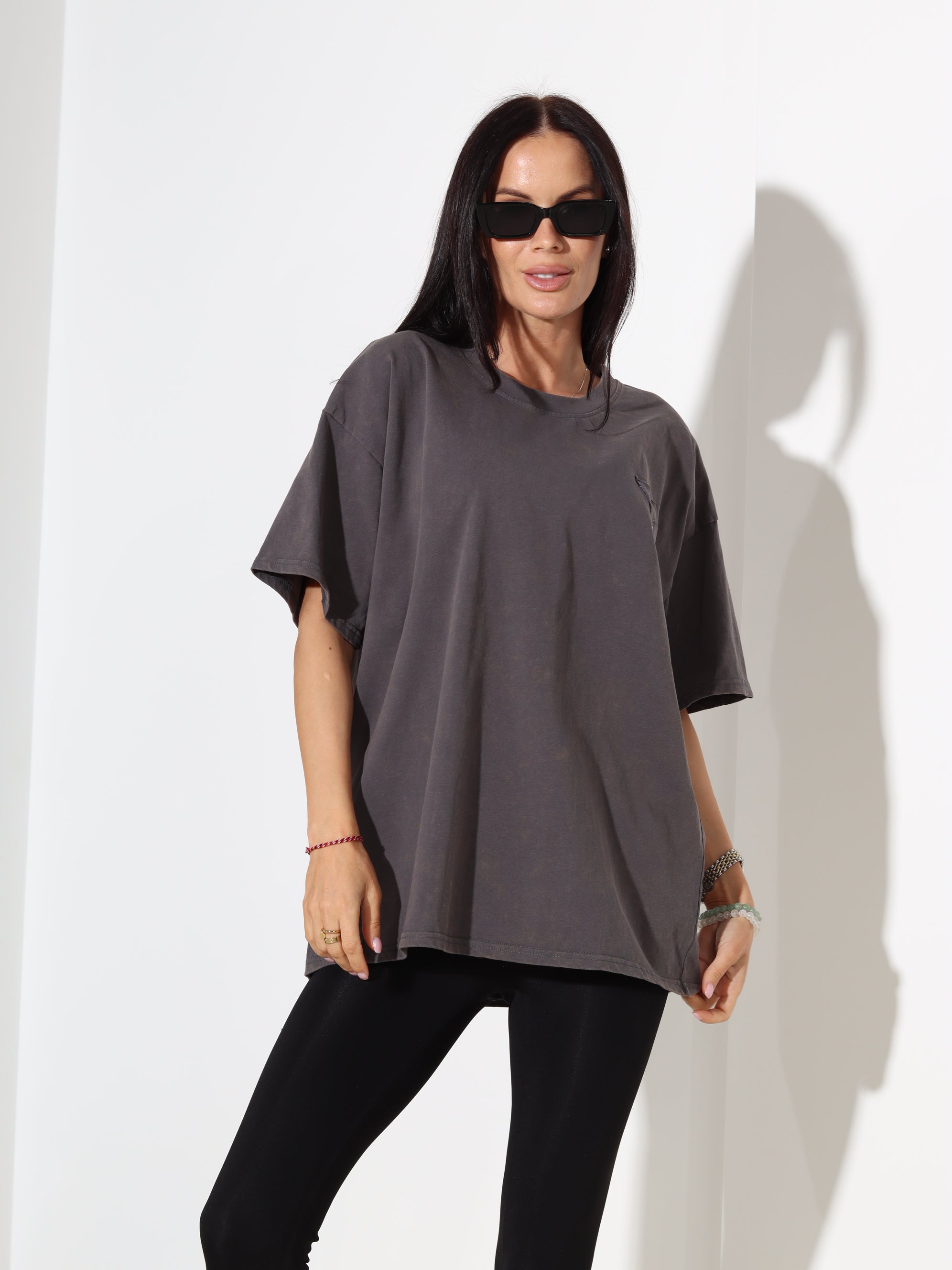 Tumši pelēks tops ar bēšu, smalku batikojuma efektu- 18384