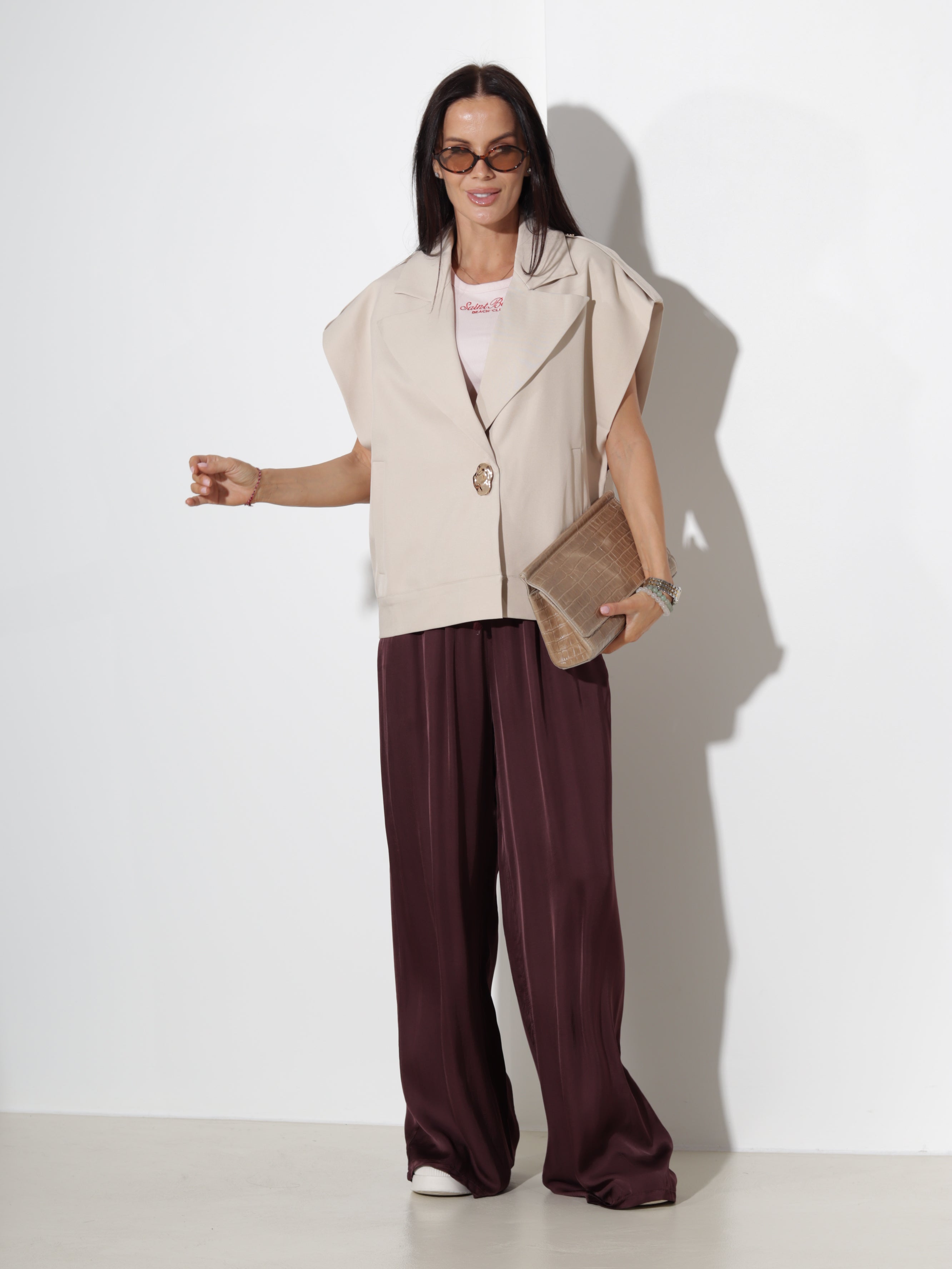 Bēša oversize veste ar zelta krāsas spiedpogu un platu apkakli - 20365