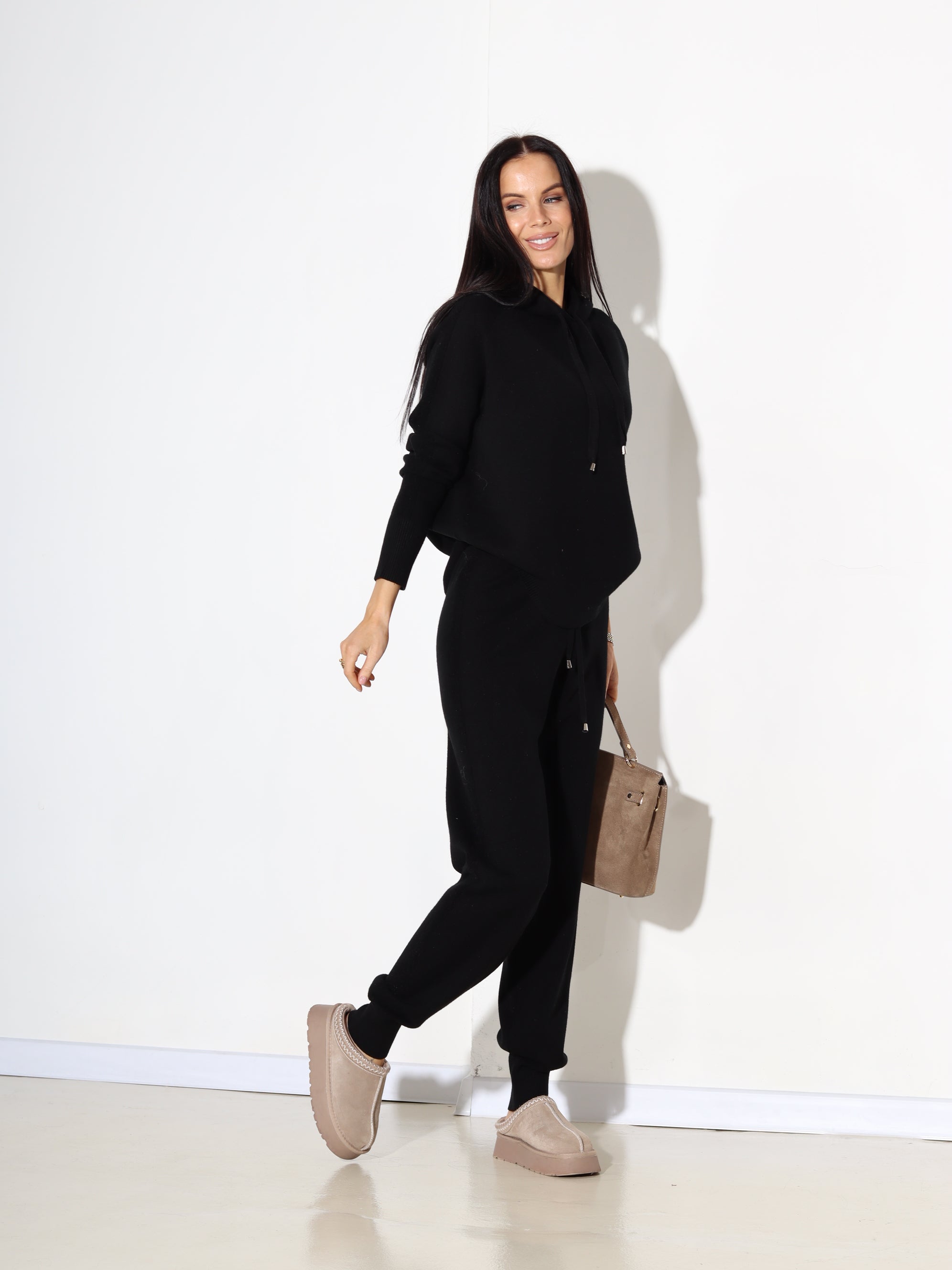 Melns "Lara" adīts komplekts ar kapuci - 17892