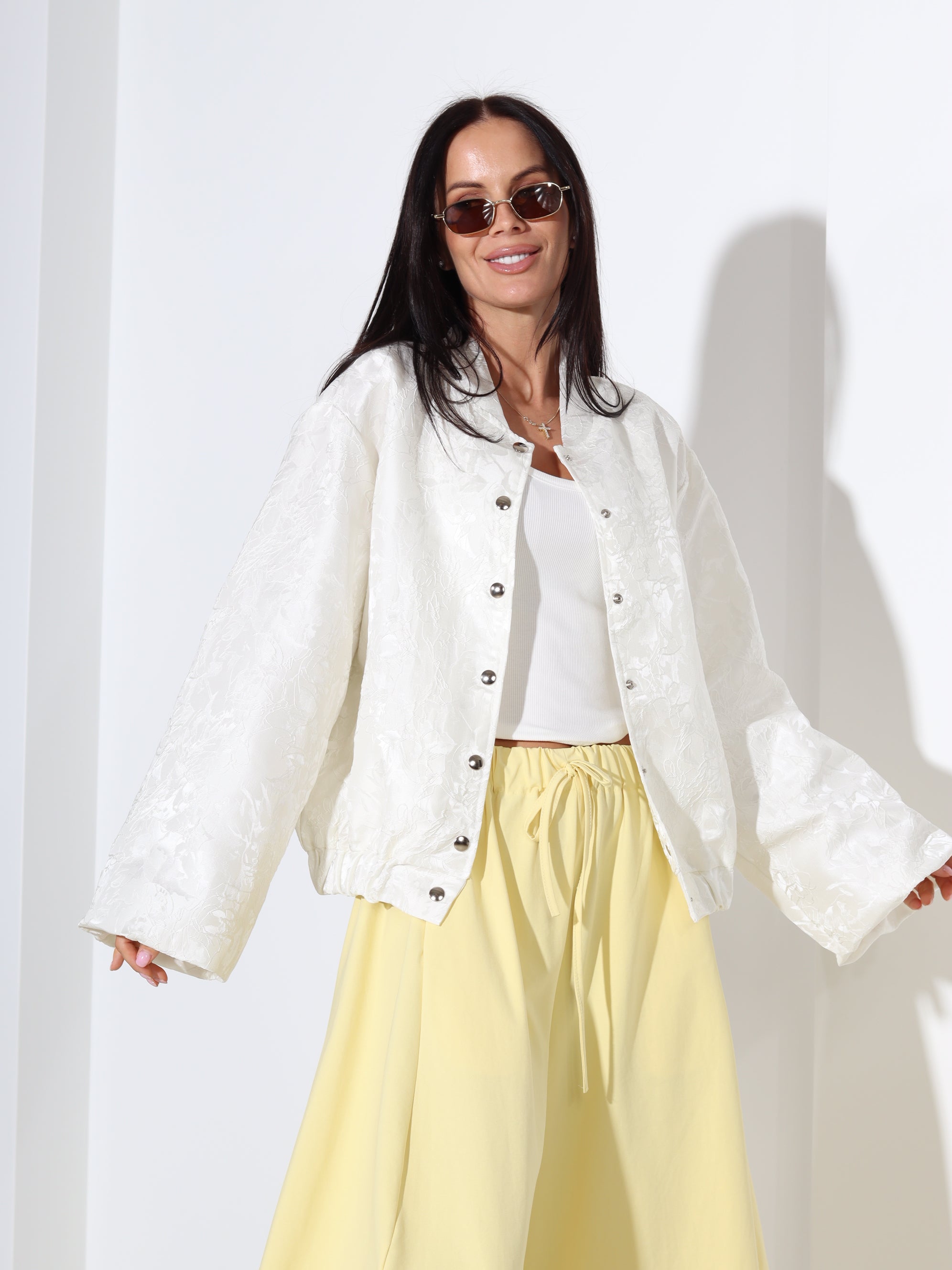 Balta, eleganta auduma virsjaka/bomberjaka- 18405