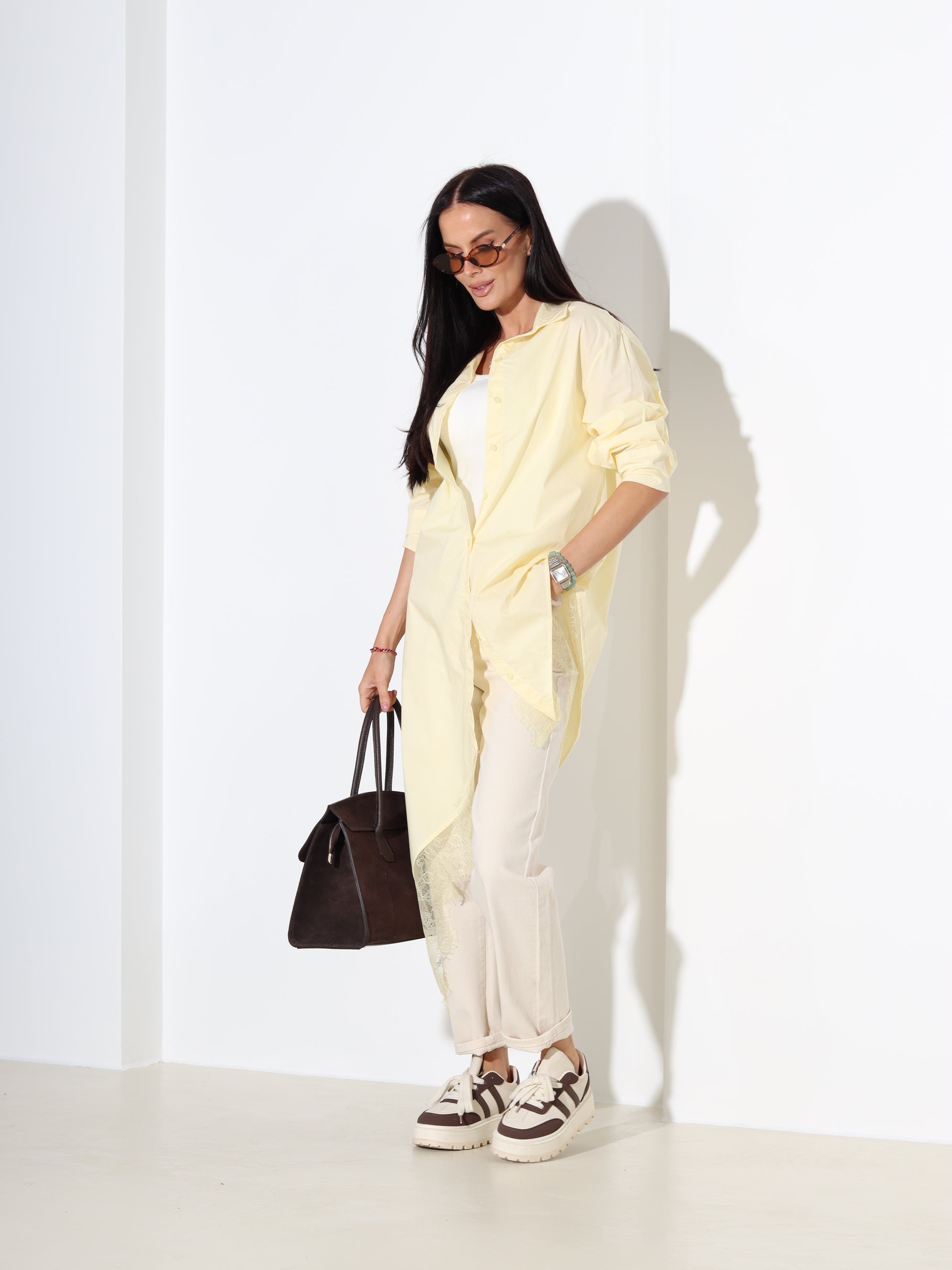 Dzeltens krekls ar slīpu apakšmalu un mežģīni - 18139