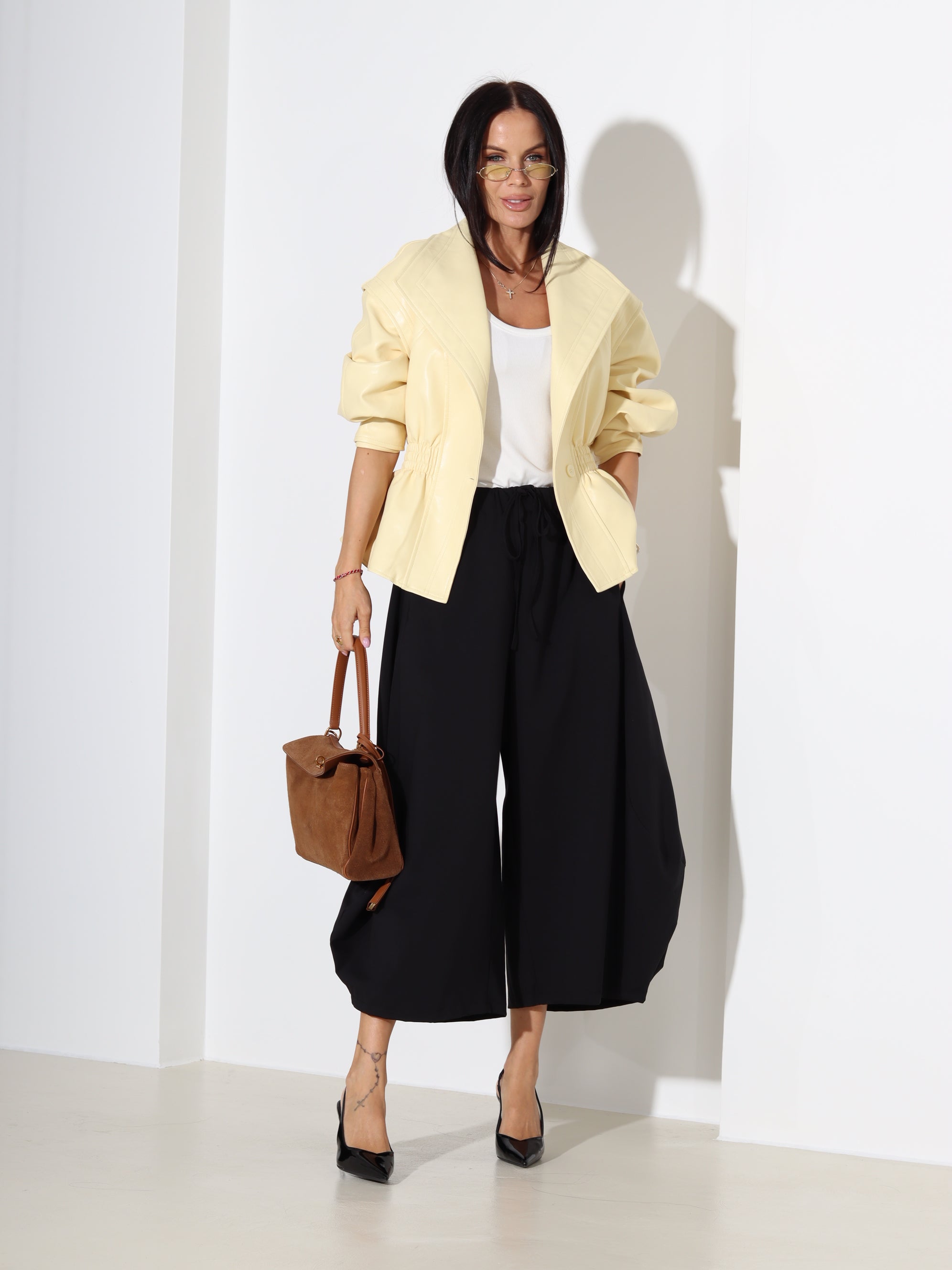 Melnas Kapri bikses - 18400