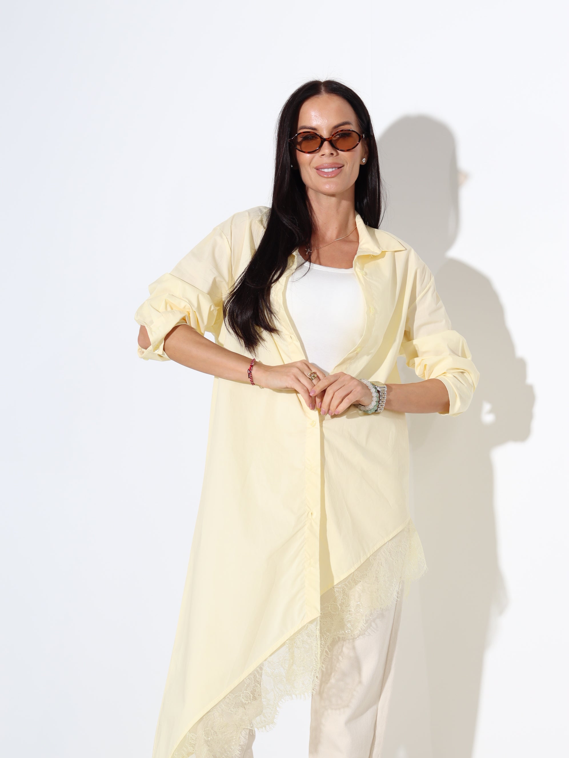 Dzeltens krekls ar slīpu apakšmalu un mežģīni - 18139