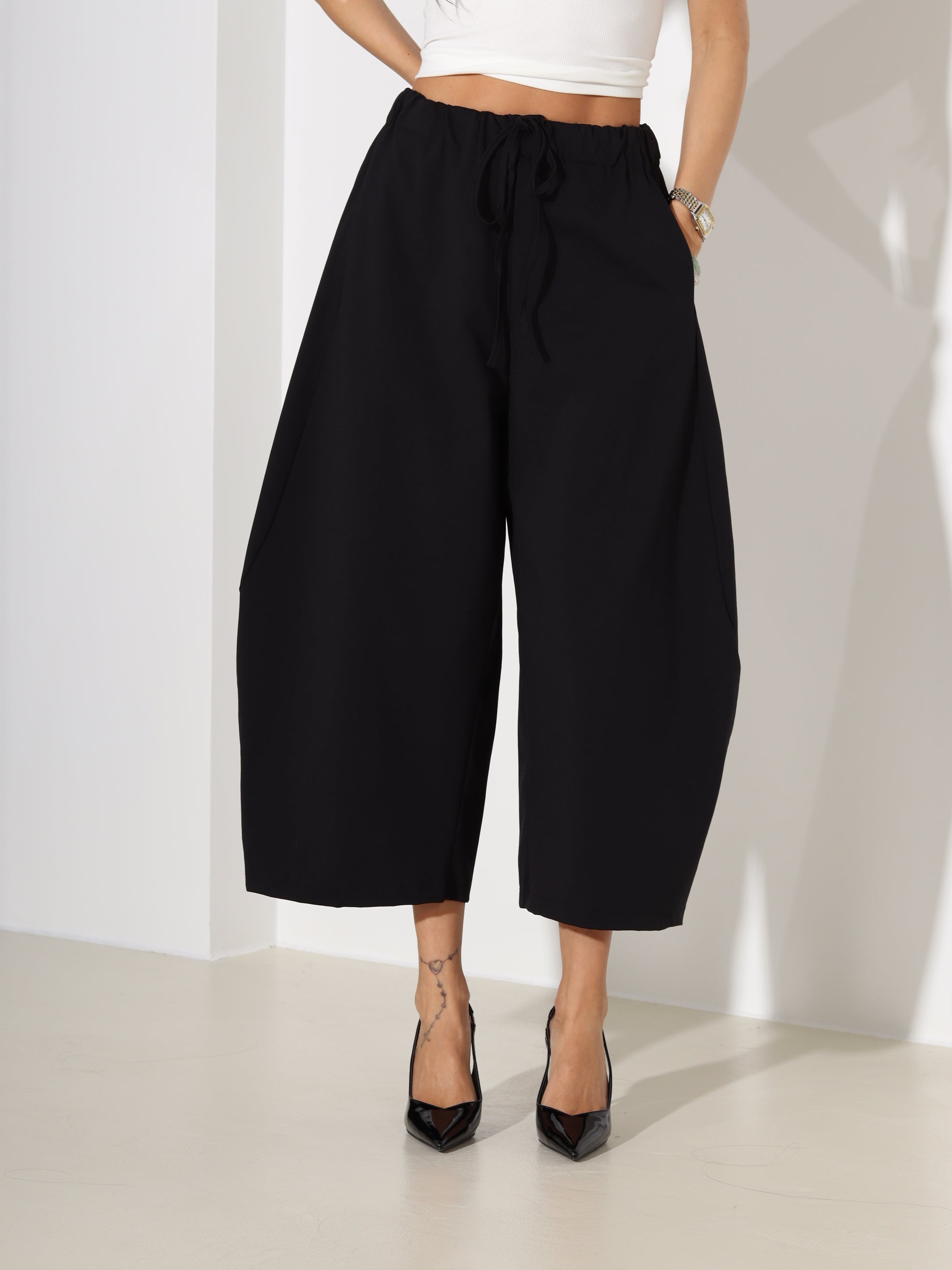 Melnas Kapri bikses - 18400