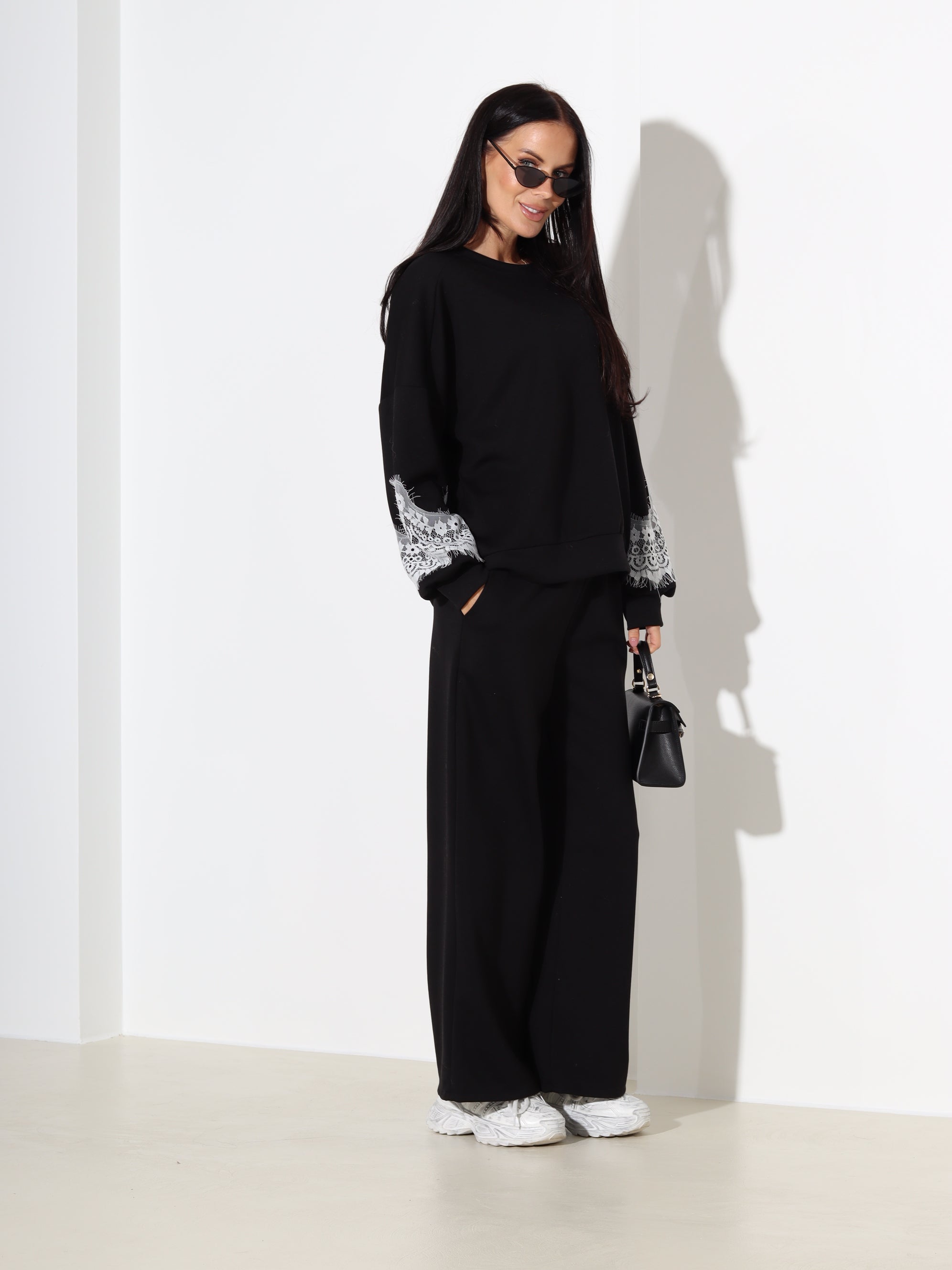 Melns komplekts ar mežģīnes akcentu piedurknē – 18195