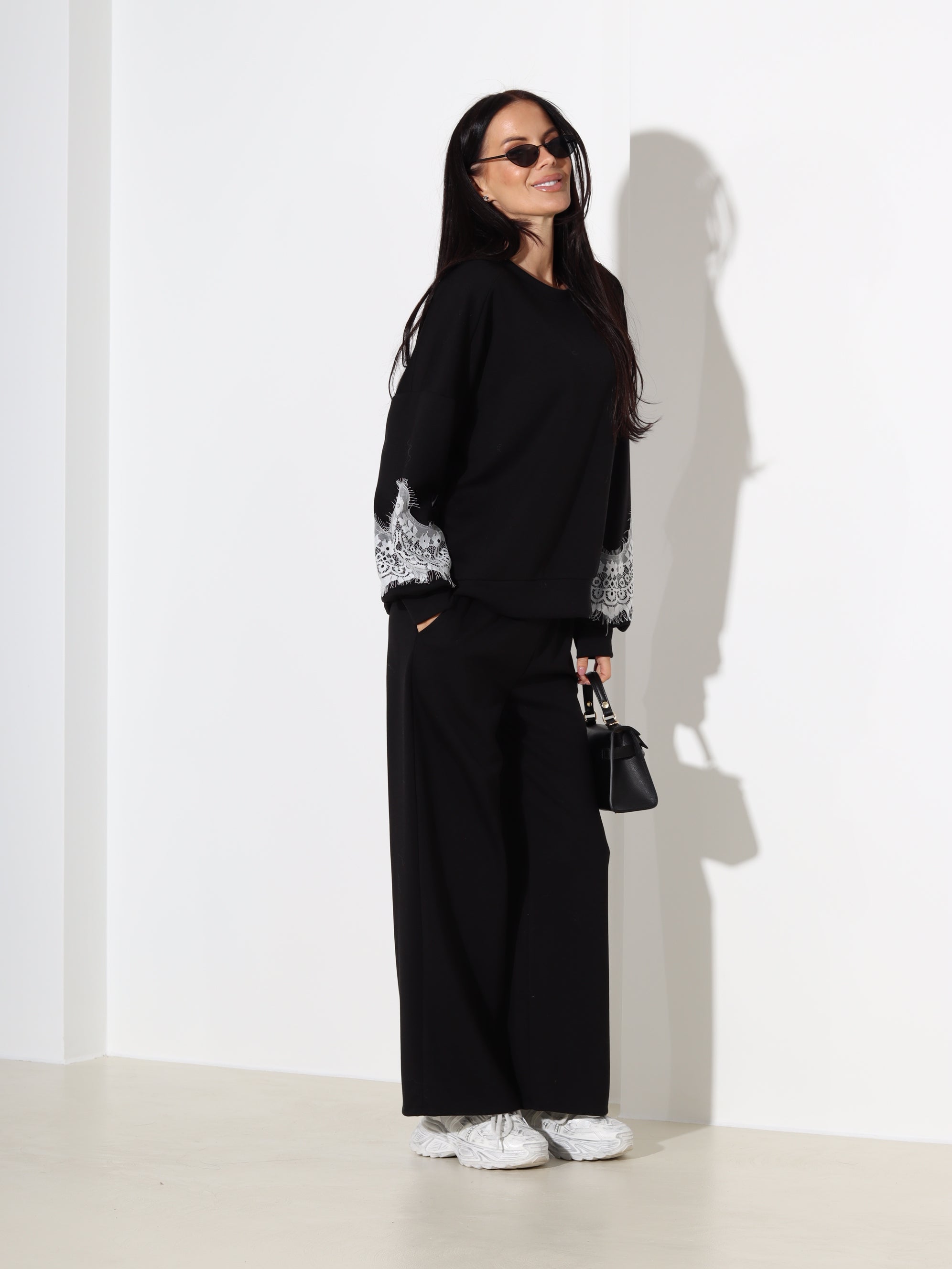 Melns komplekts ar mežģīnes akcentu piedurknē – 18195