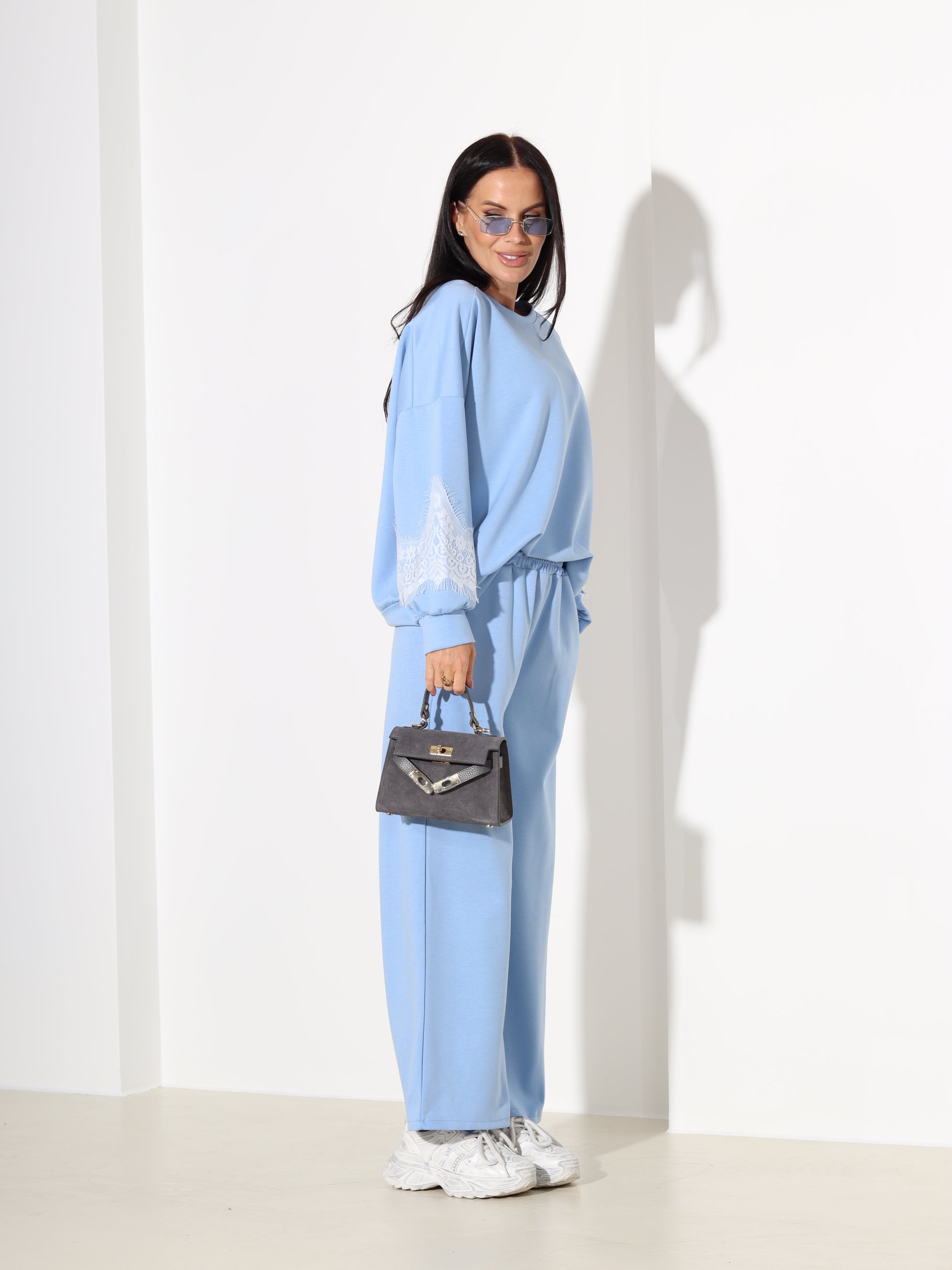 Zils komplekts ar mežģīnes akcentu piedurknē – 18192