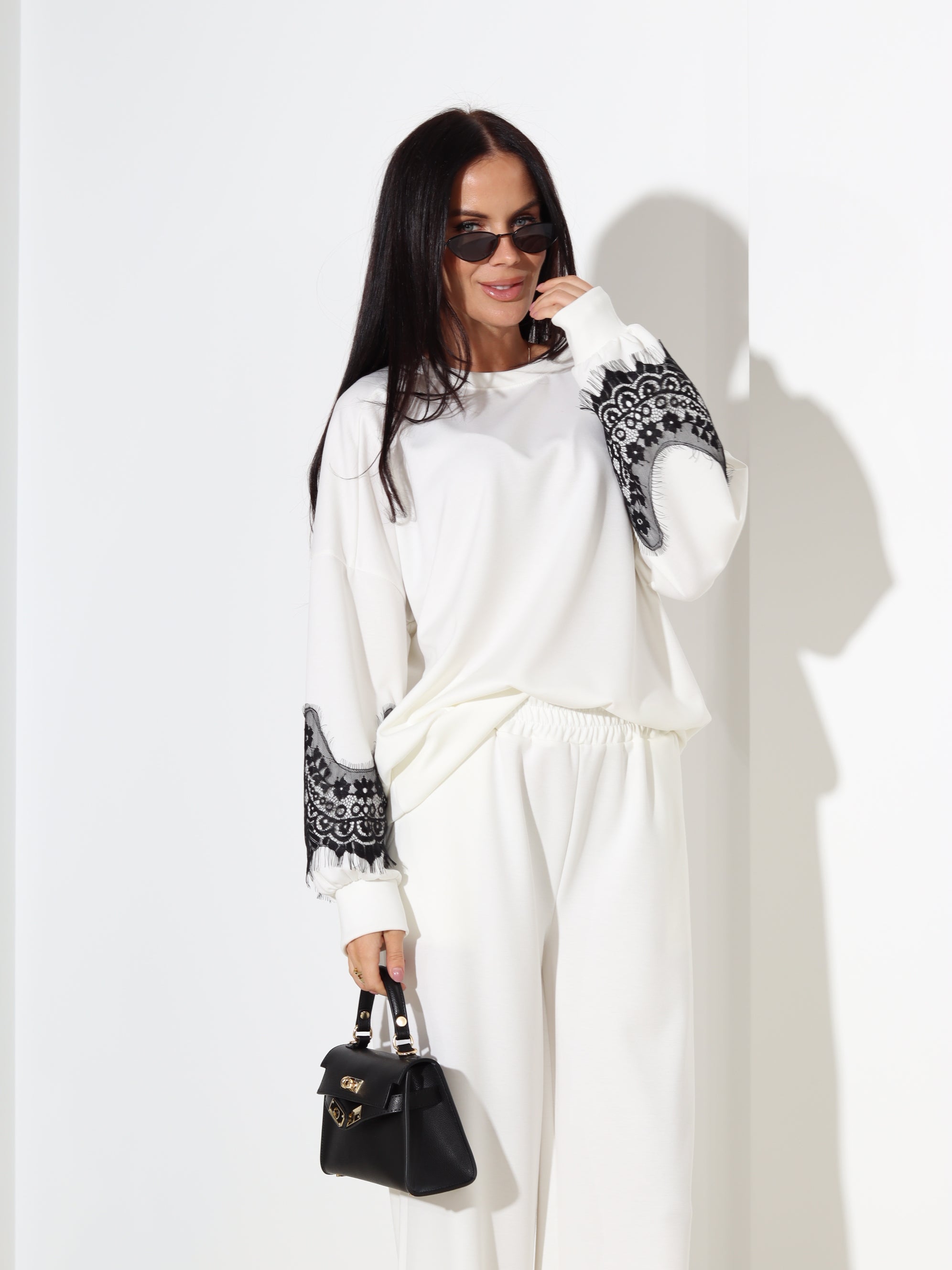 Balts komplekts ar mežģīnes akcentu piedurknē – 18191