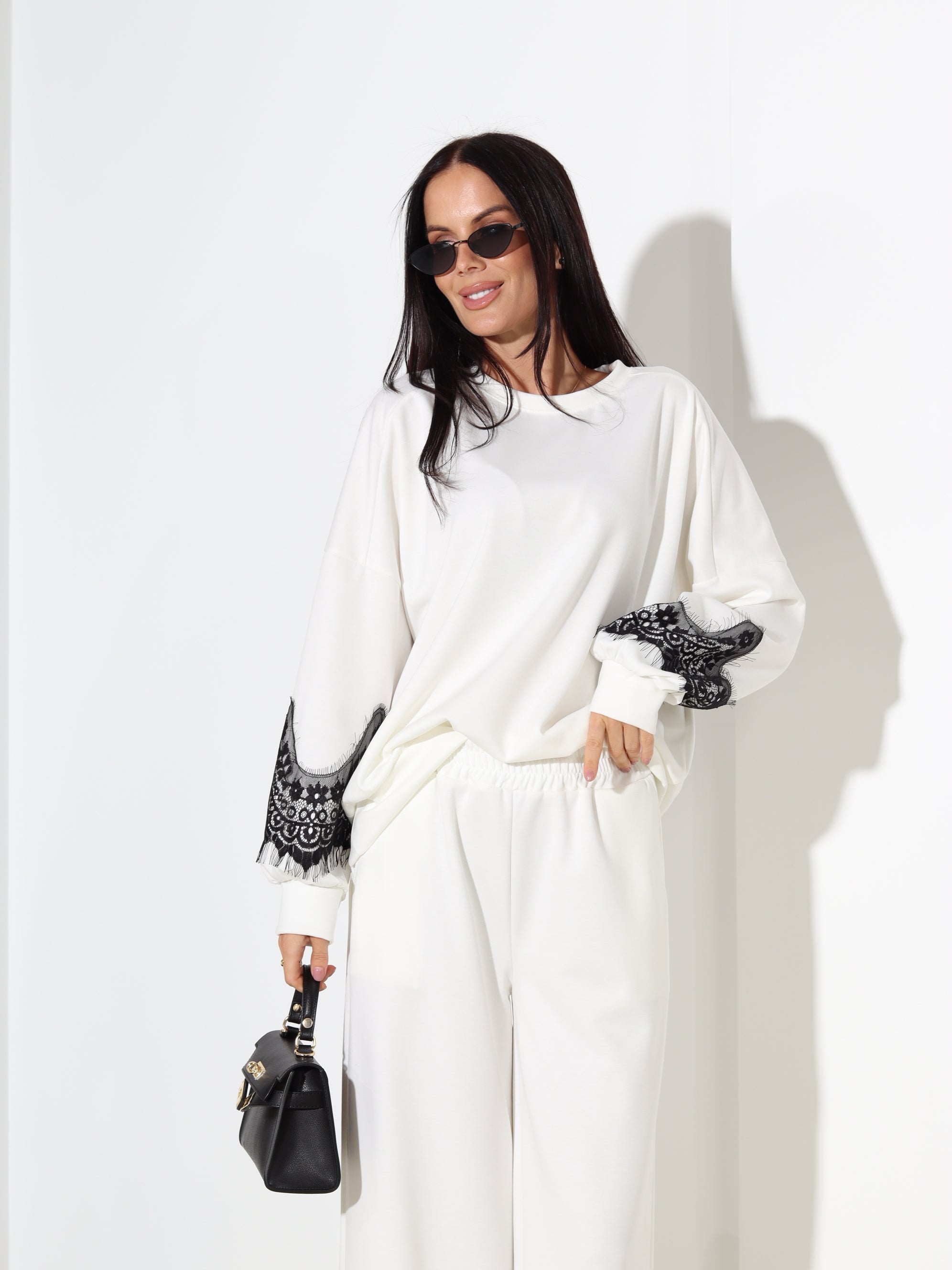 Balts komplekts ar mežģīnes akcentu piedurknē – 18191