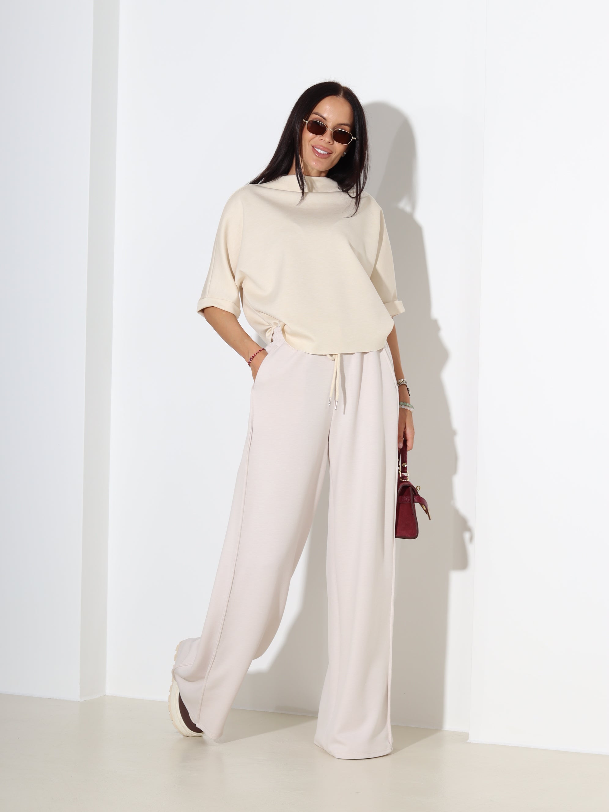 Bēšs, mīksta auduma tops ar īsām piedruknēm- 18435