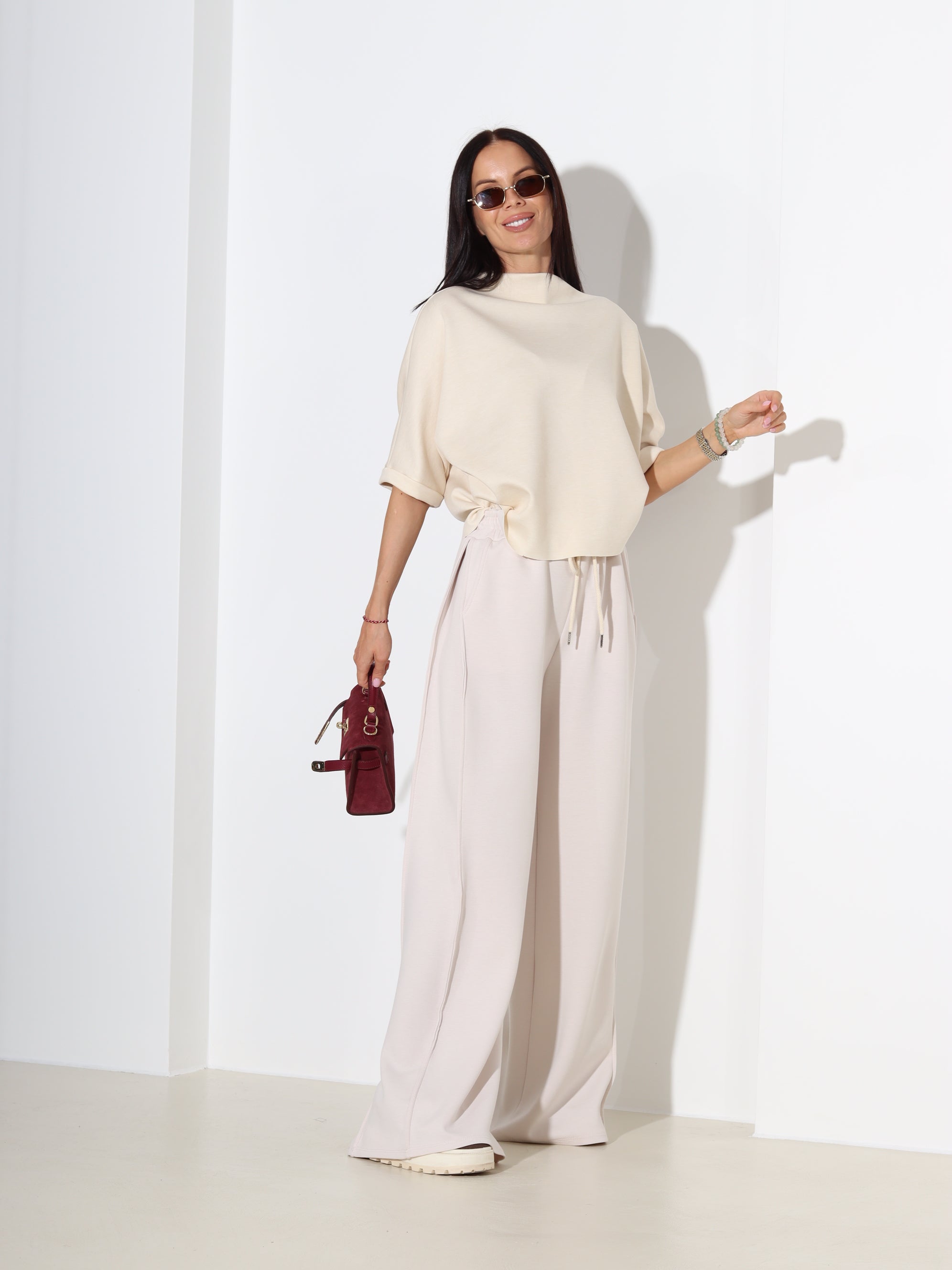 Bēšs, mīksta auduma tops ar īsām piedruknēm- 18435