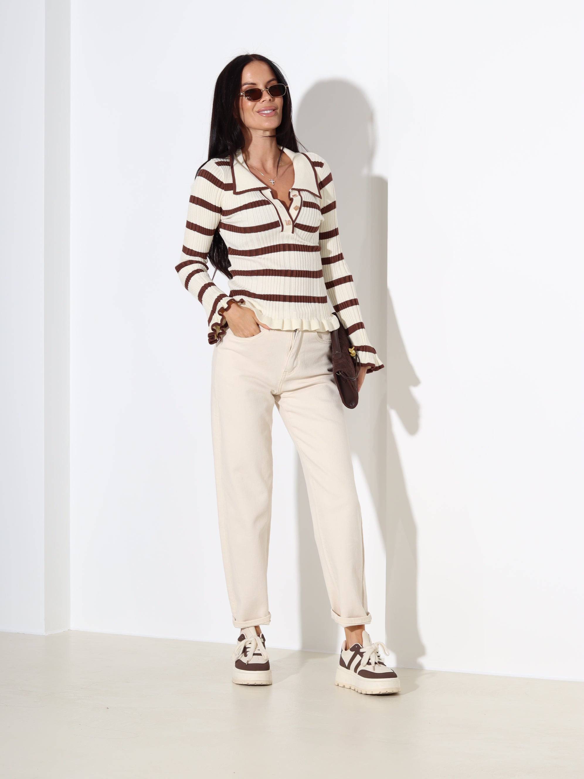 Bēšs adīts džemepris ar brūnām strīpām un zelta krāsas podziņām - 18181