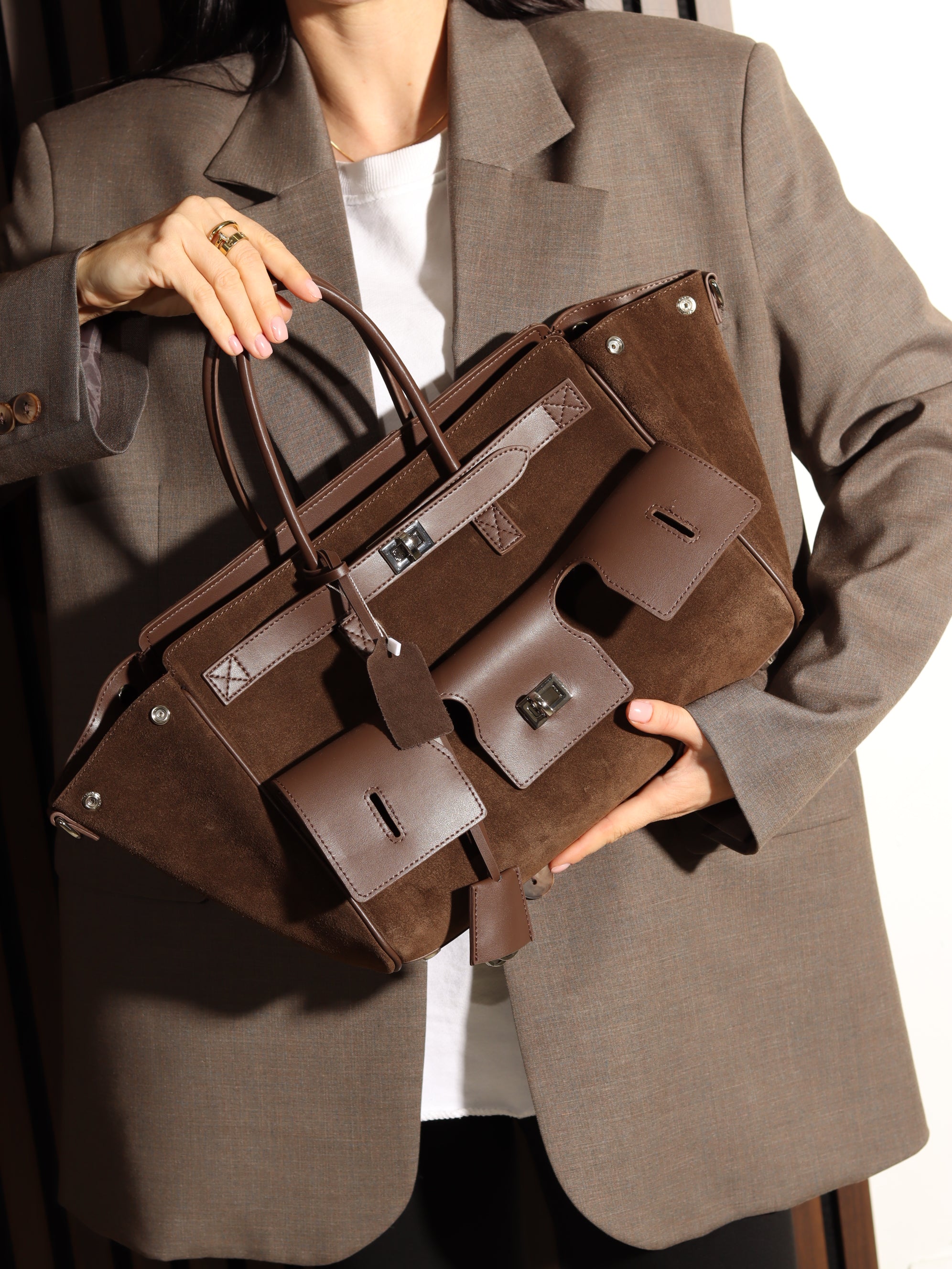 Brūna d/zamšādas liela rokassoma ar dubultu aizdari - 17924