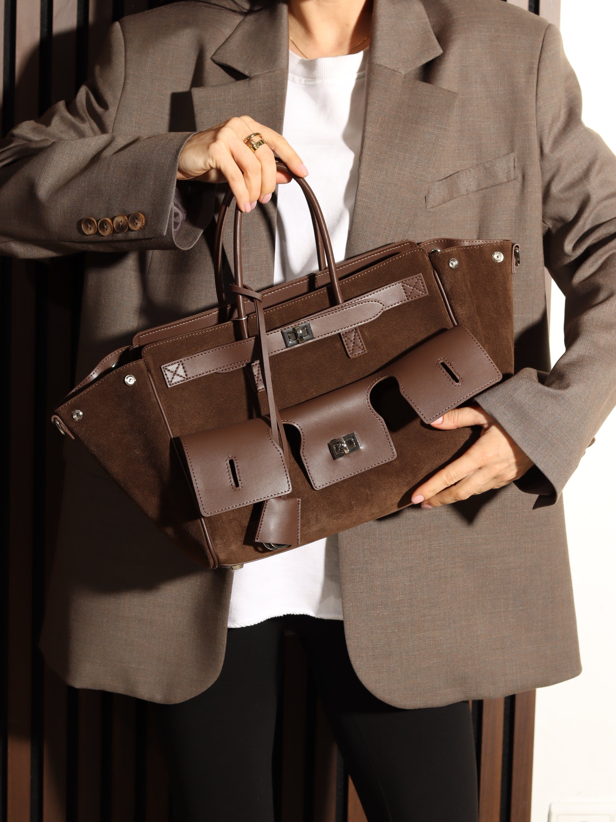 Brūna d/zamšādas liela rokassoma ar dubultu aizdari - 17924