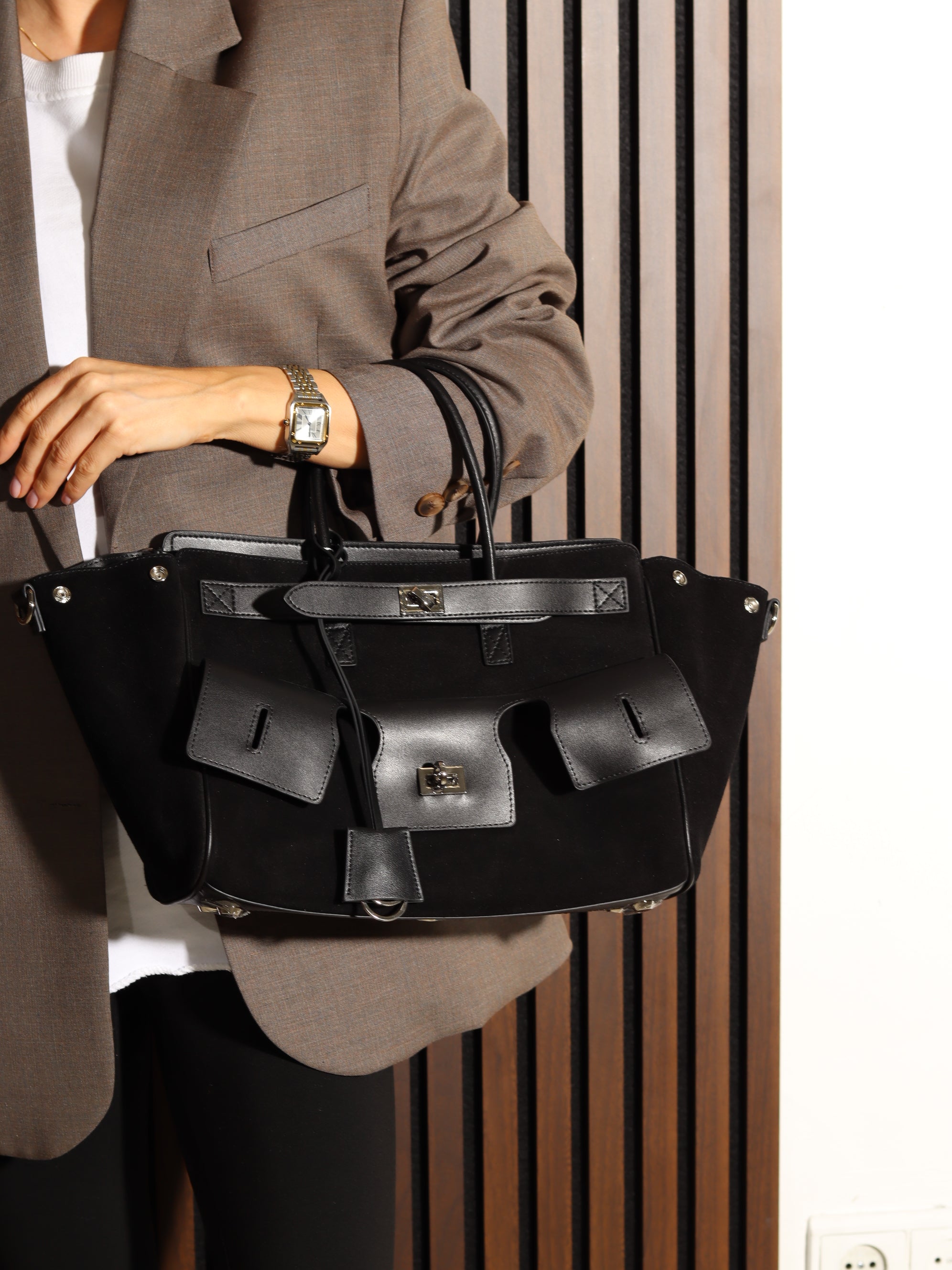 Melna d/zamšādas liela rokassoma ar dubultu aizdari - 17923