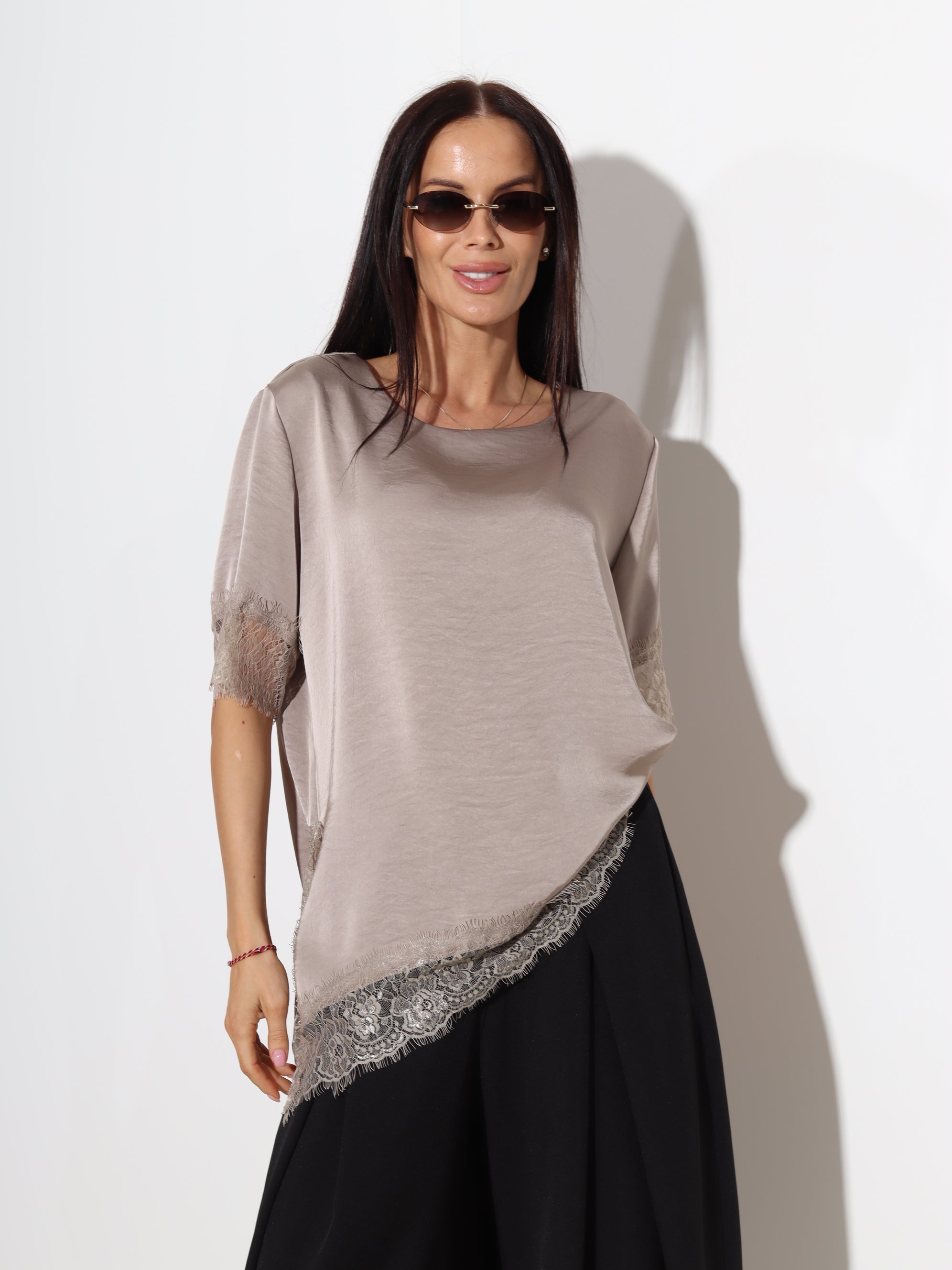 Taupe tops ,,Soft Lace'' ar mežģīņotu apakšdaļu - 19784