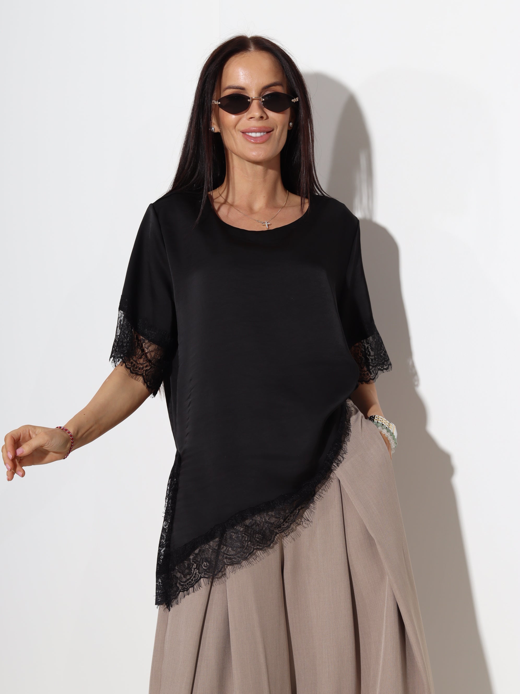 Melns tops ,,Soft Lace'' ar mežģīņotu apakšdaļu - 19785