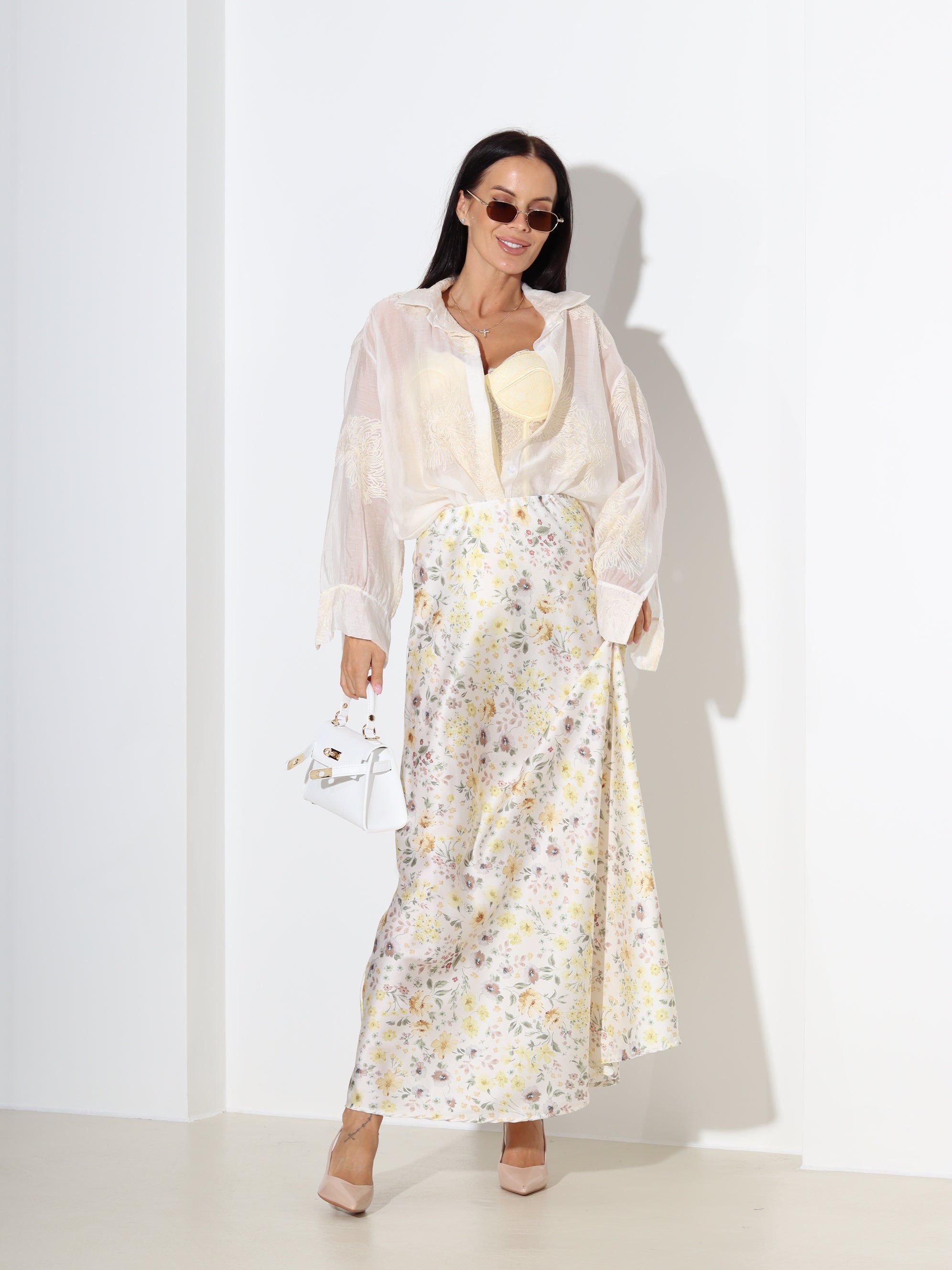 Balts krekls ar smalku izšuvumu- 18438