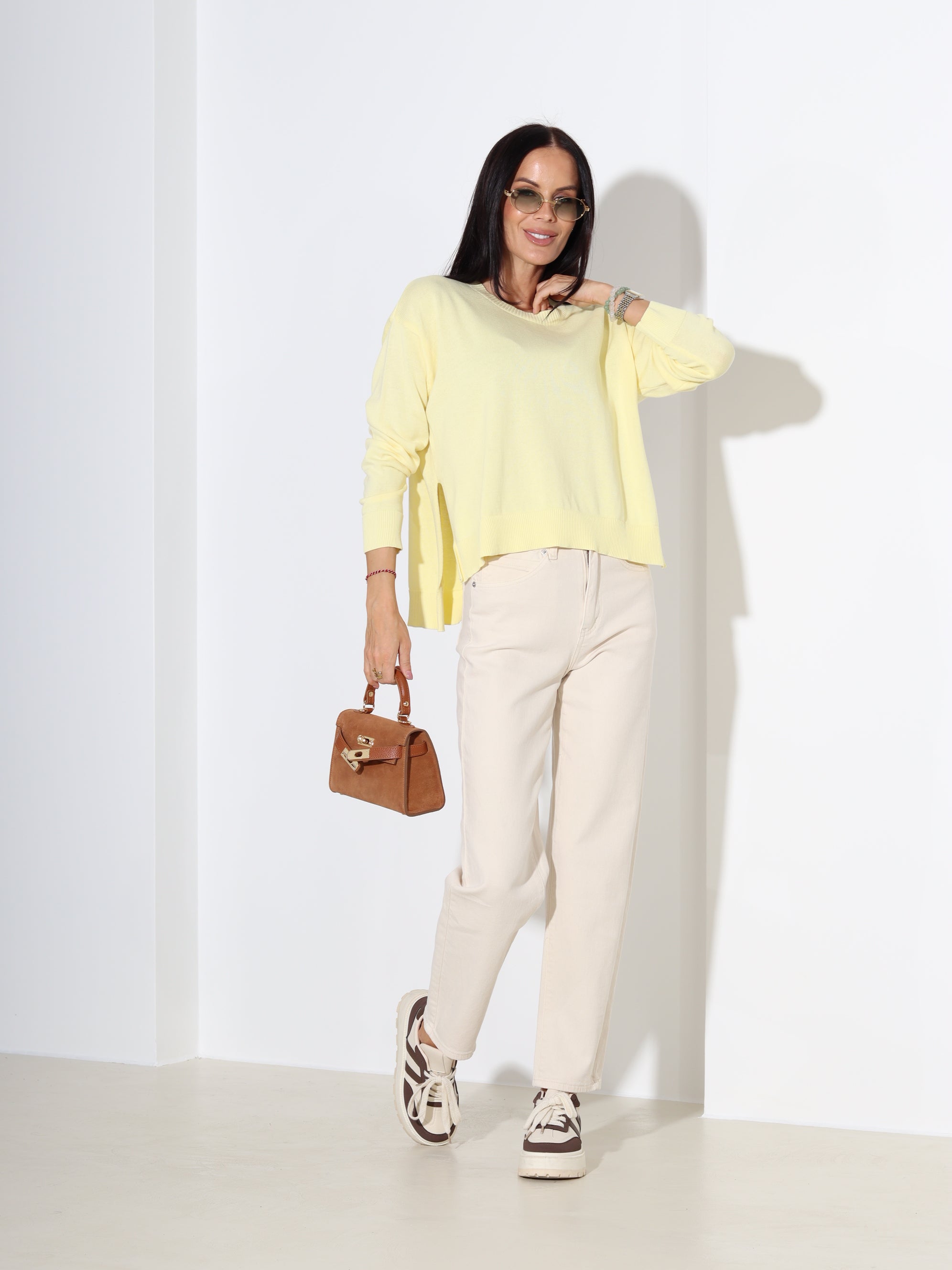 Dzeltens adīts džemperis ar šķēlumiem sānos - 18199