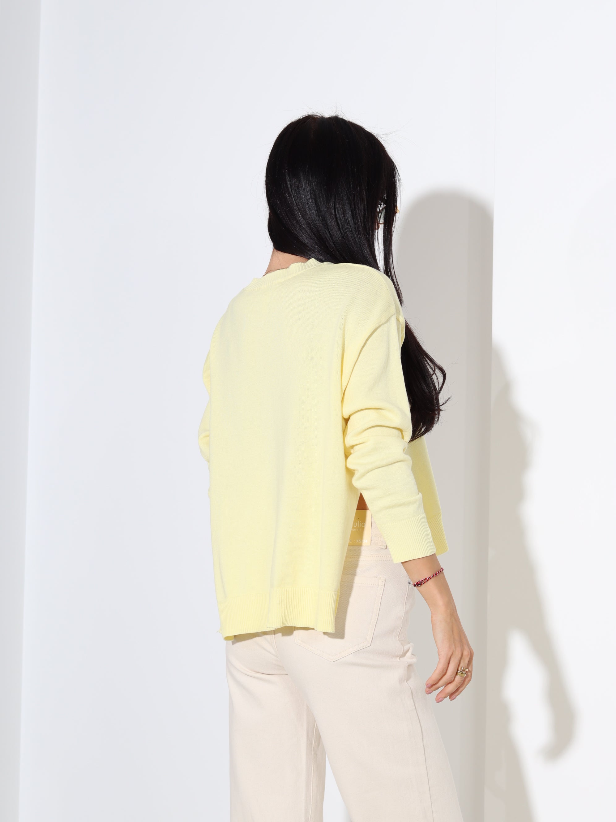 Dzeltens adīts džemperis ar šķēlumiem sānos - 18199