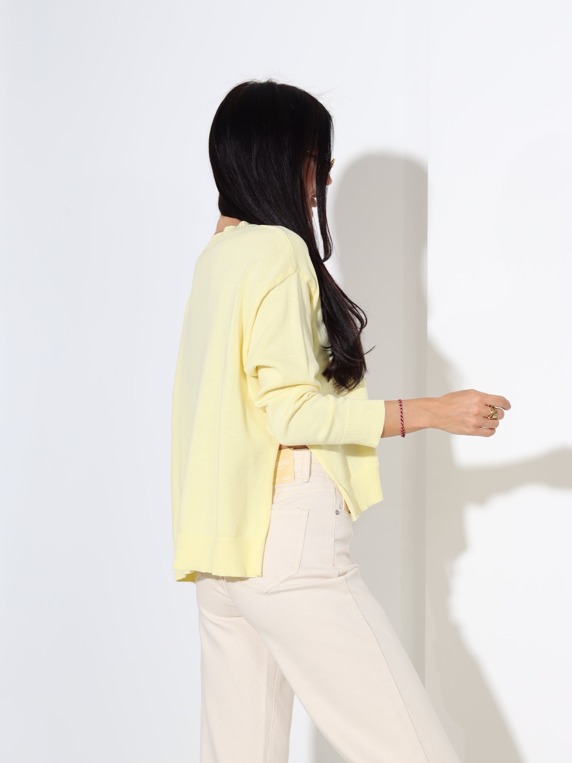 Dzeltens adīts džemperis ar šķēlumiem sānos - 18199