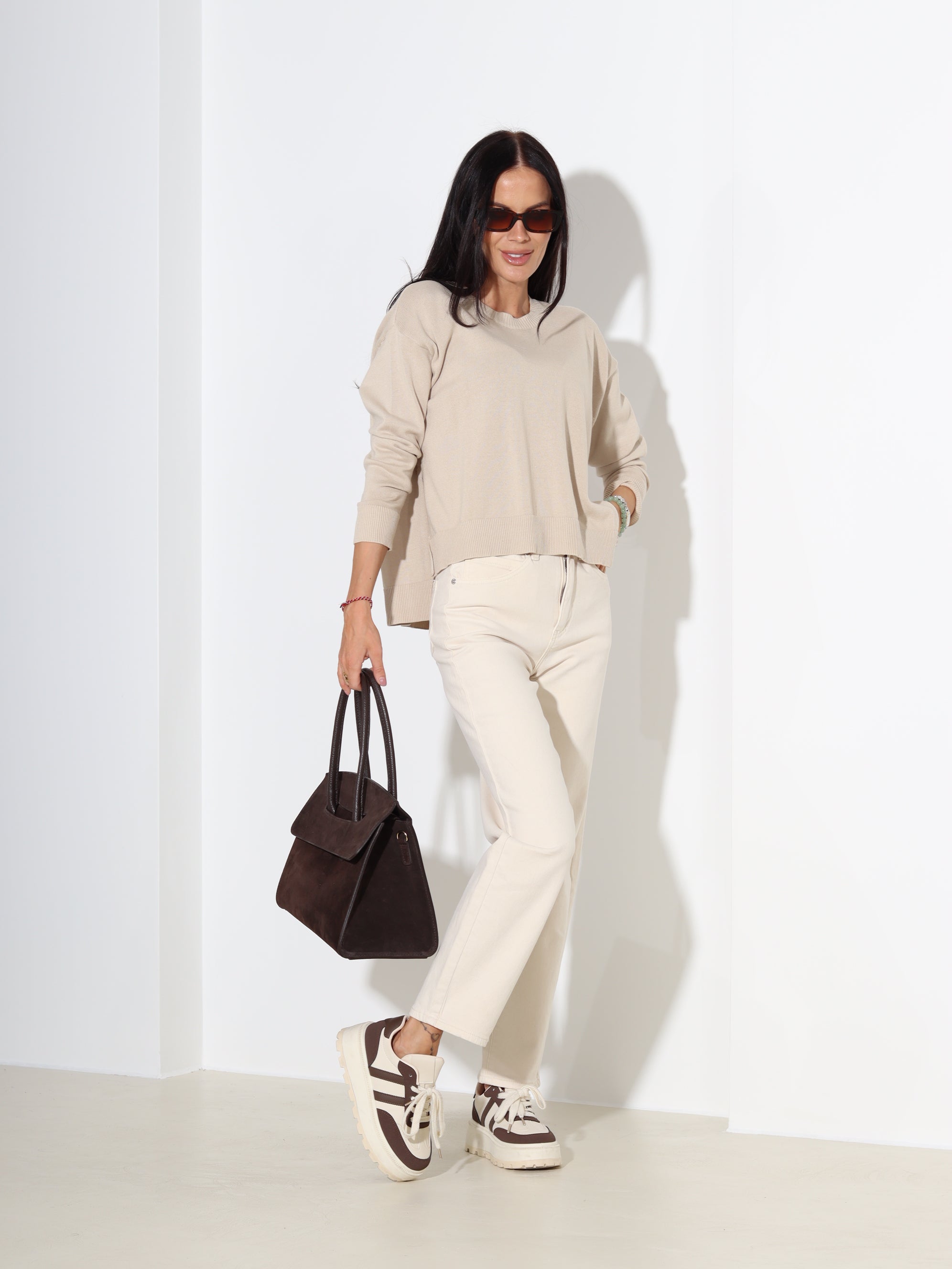 Brūns adīts džemperis ar šķēlumiem sānos - 18200