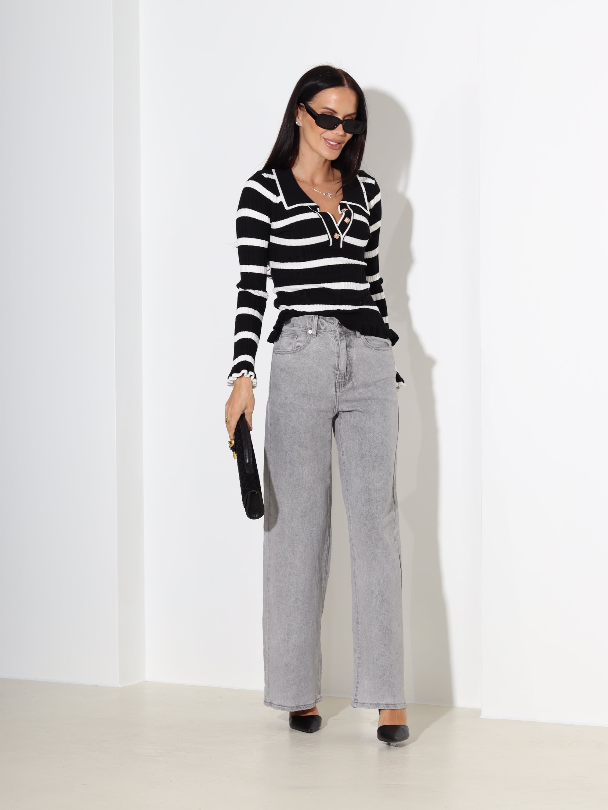 Melns adīts džemepris ar baltām strīpām un zelta krāsas podziņām - 18179