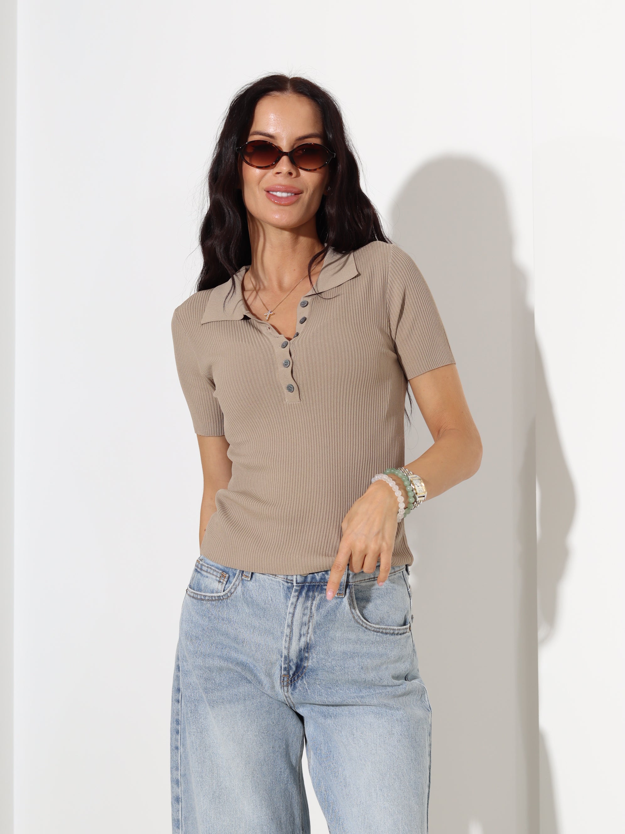 Brūns, smalka adījuma tops ar apkakli - 18712