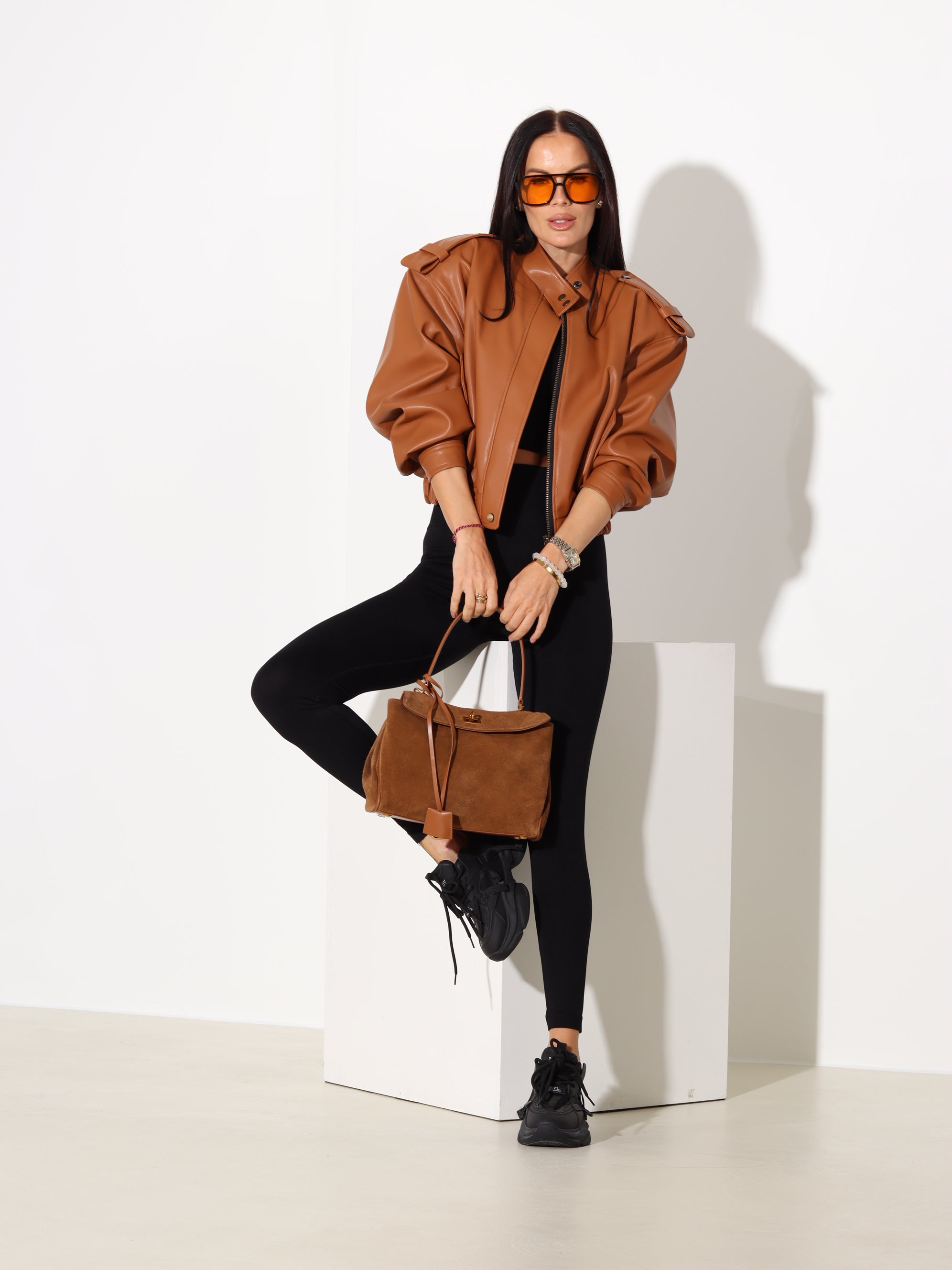 Melni auduma legingi ar savilkumu mugurpusē – 17987