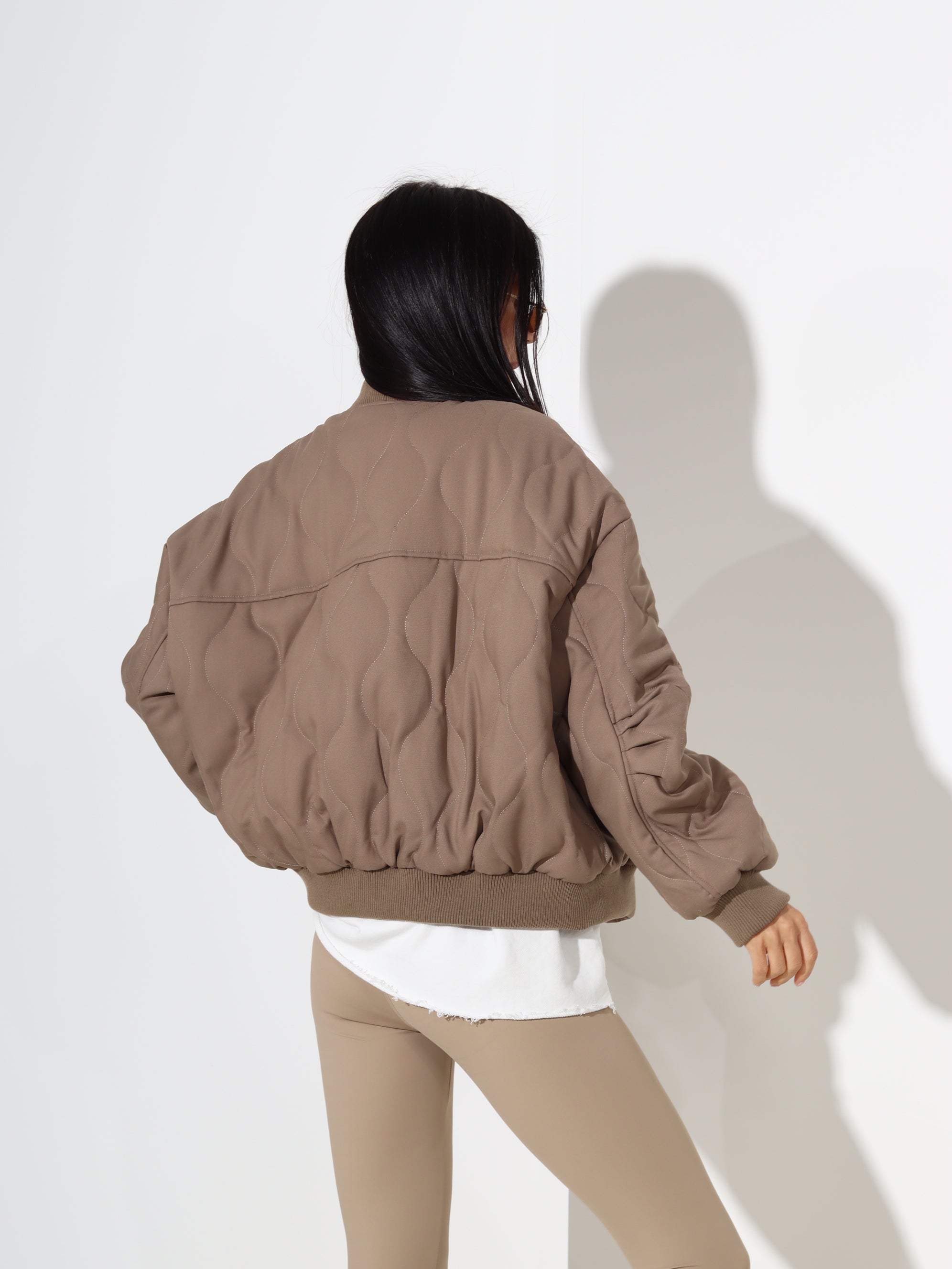 Tumša taupes bombertipa virsjaka- 18440