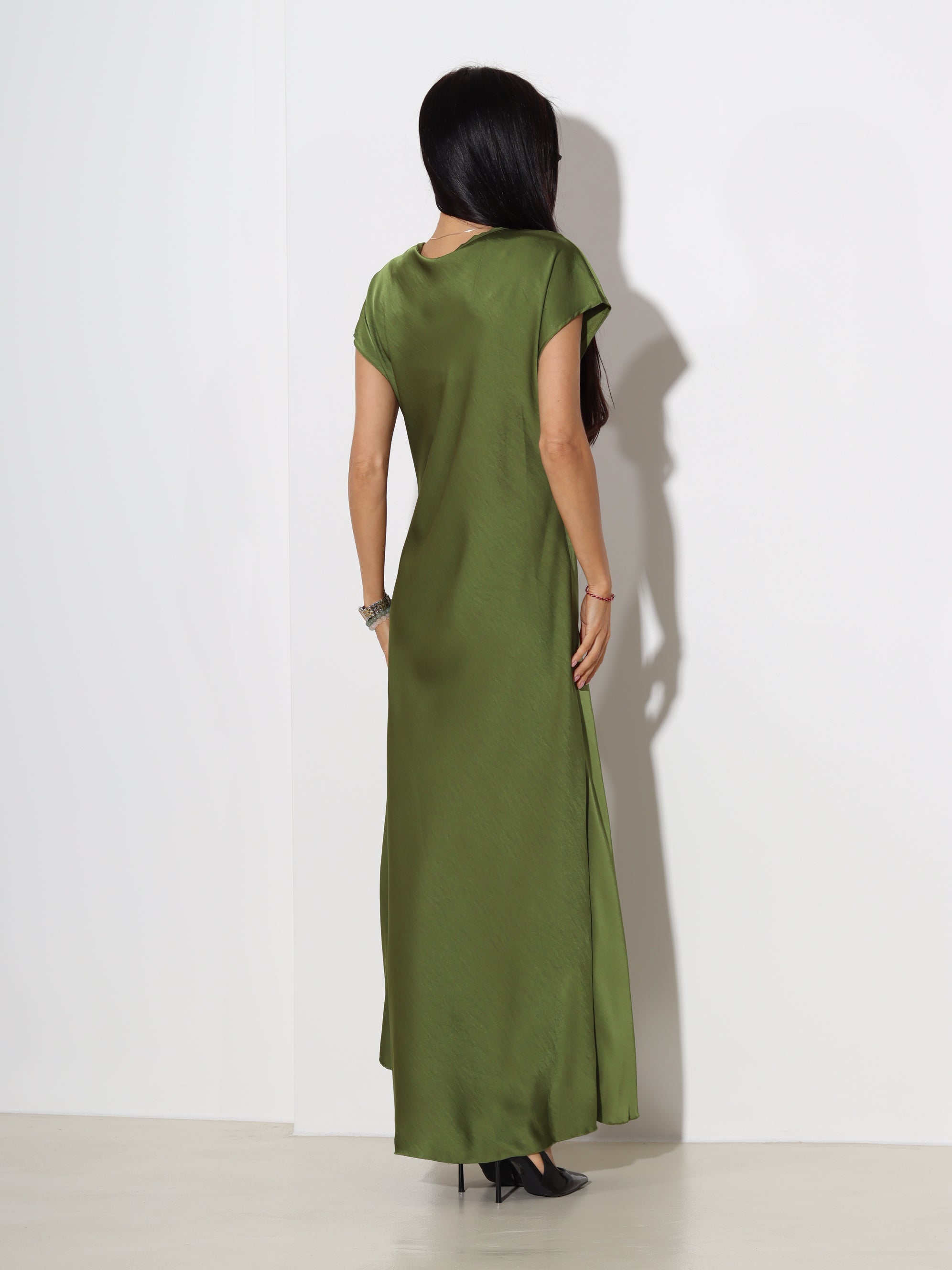 Zaļa, maxi atlasa auduma kleita "Less is more"-19830