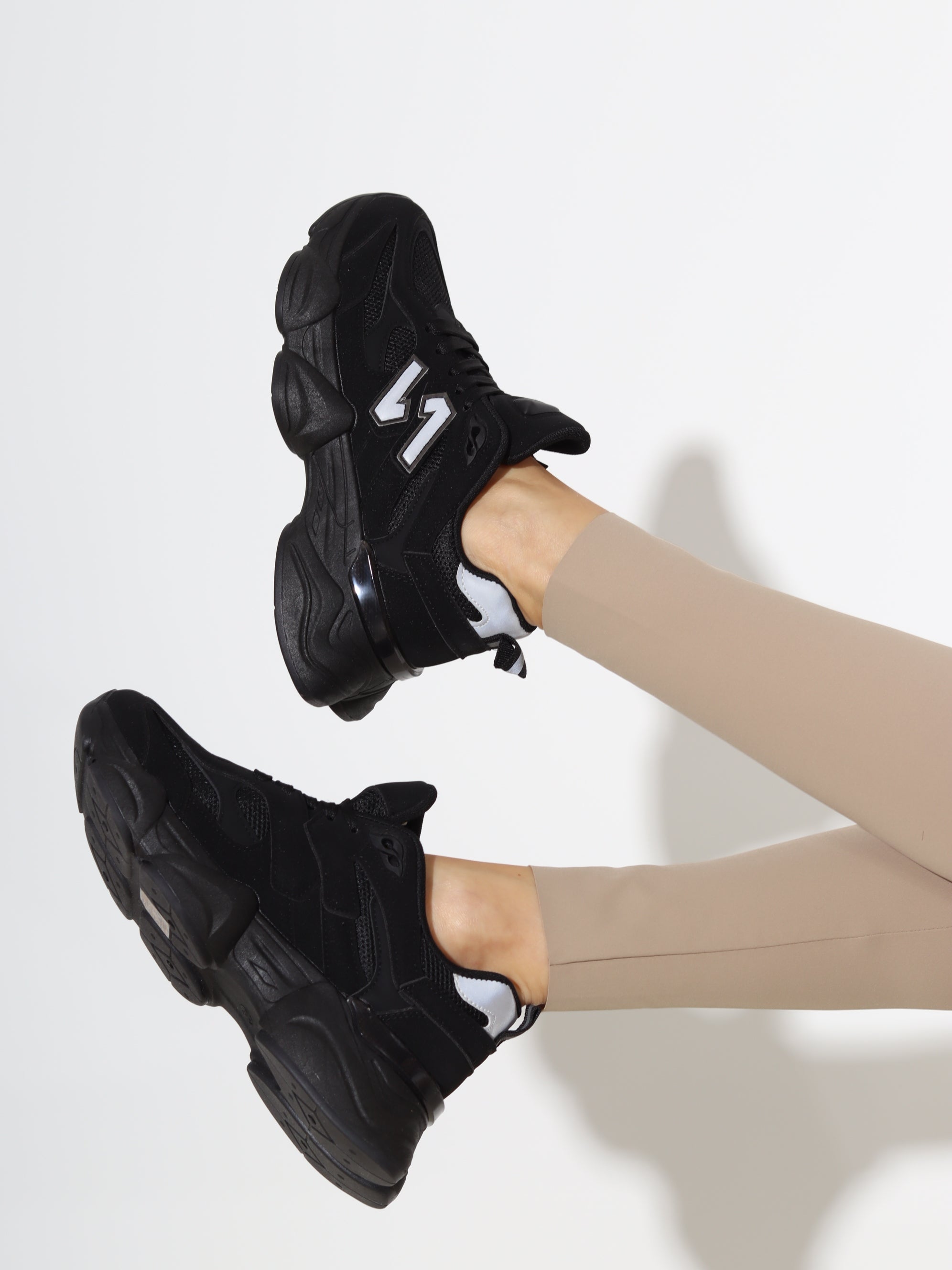 Melnas sportiska stila apavi 'N' - 18454