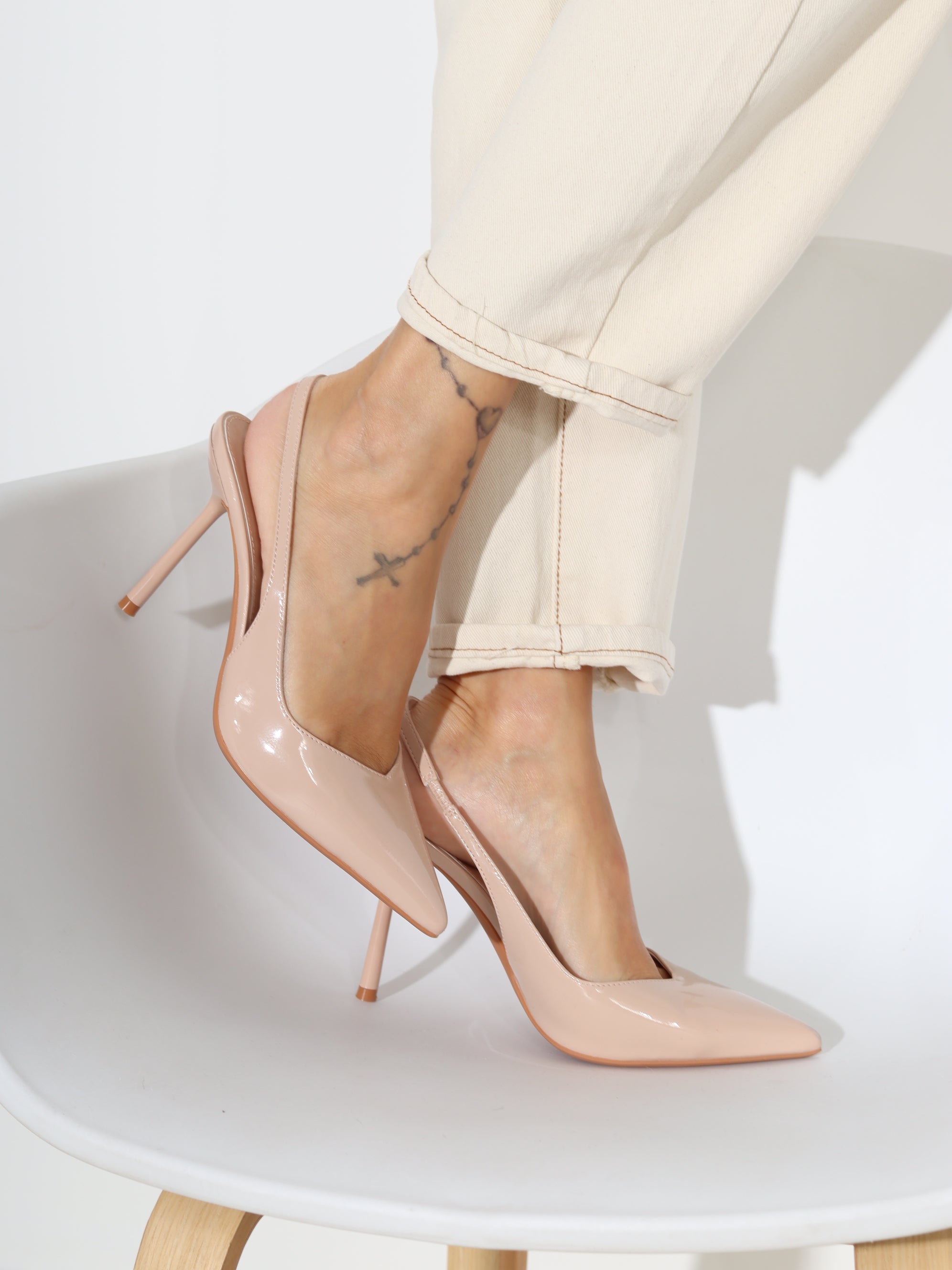 Bēšas augstpapēža kurpes ar atsegtu papēdi - 18447