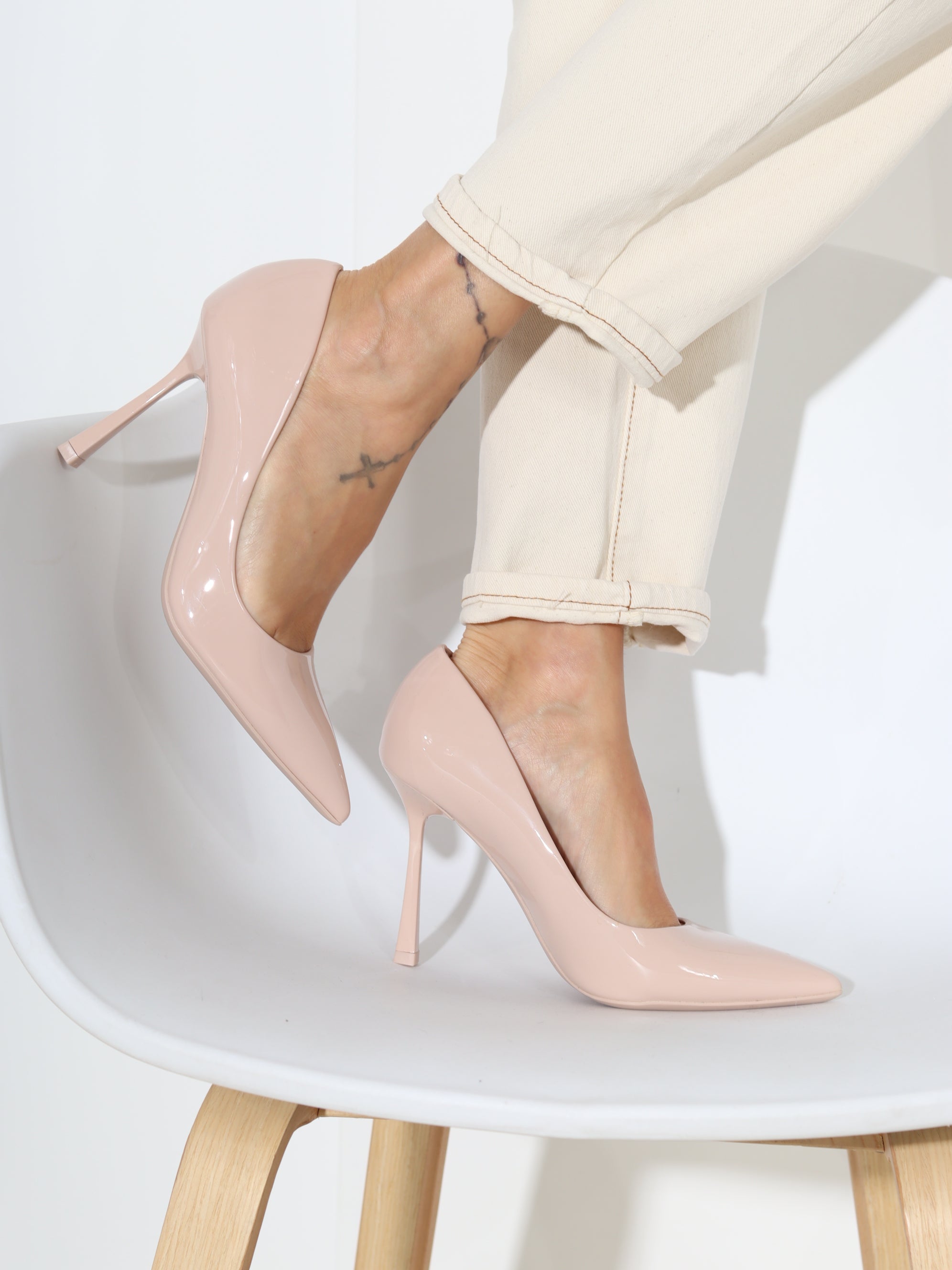 Bēšas ar rozā nokrāsu slēgtas augstpapēžu kurpes - 18448