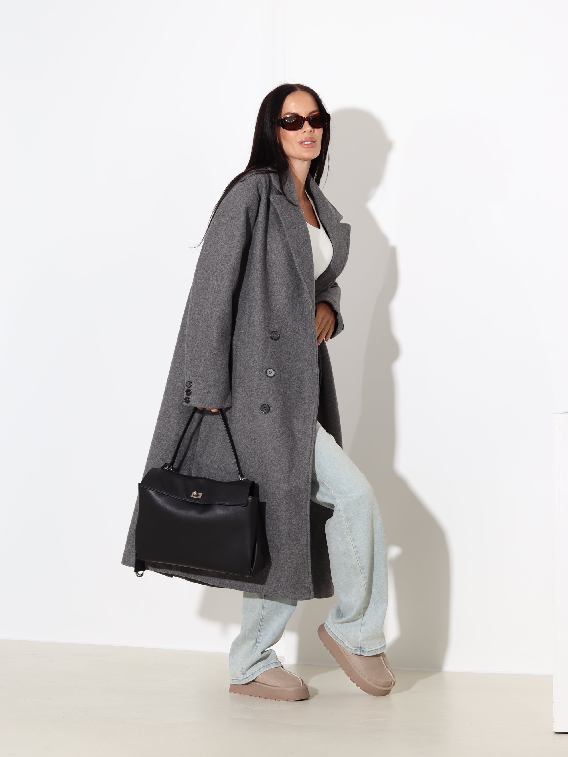 Pelēks, klasisks, taisnas piegrieznes mētelis ar vilnu sastāvā - 17977