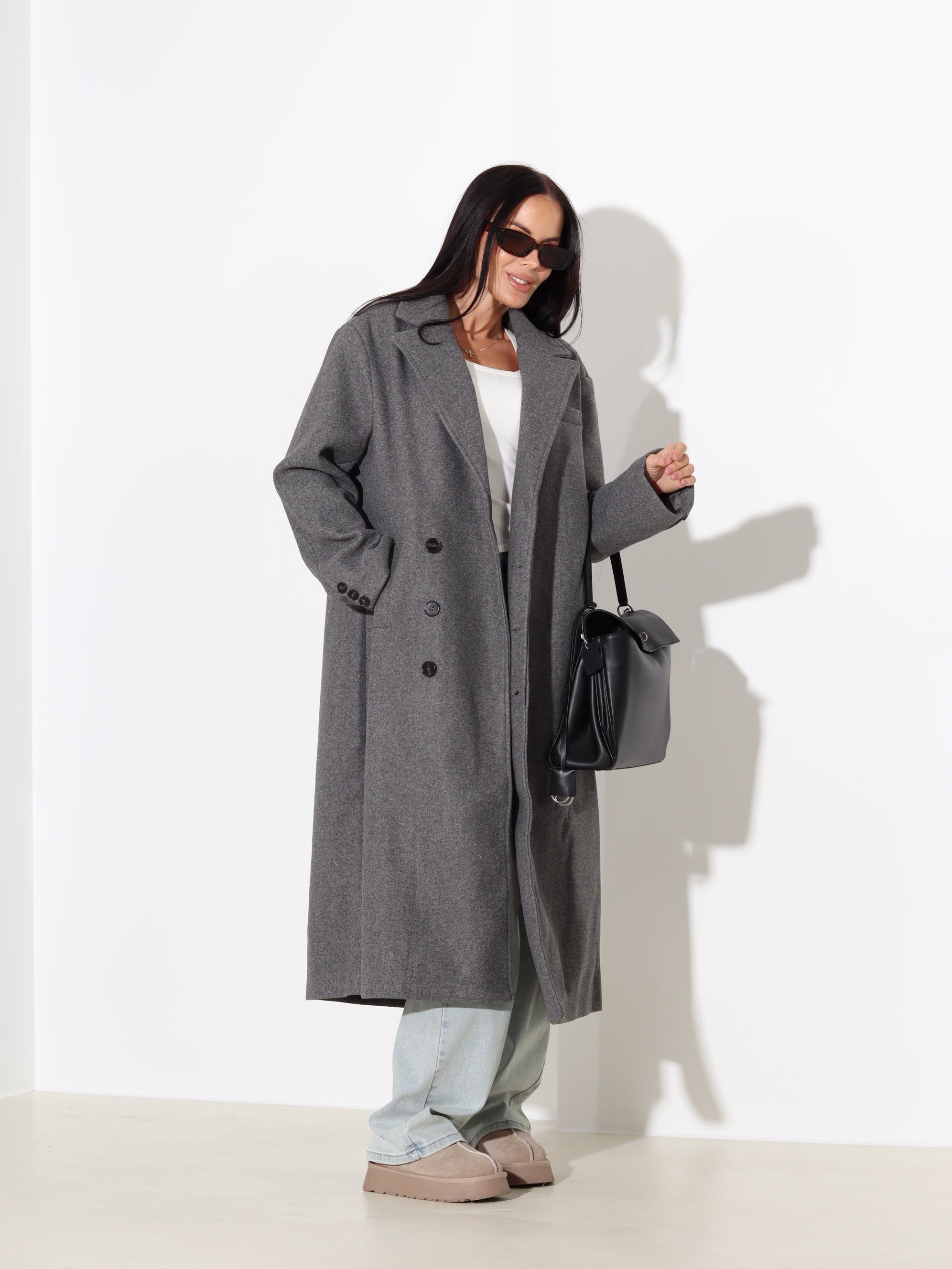 Pelēks, klasisks, taisnas piegrieznes mētelis ar vilnu sastāvā - 17977