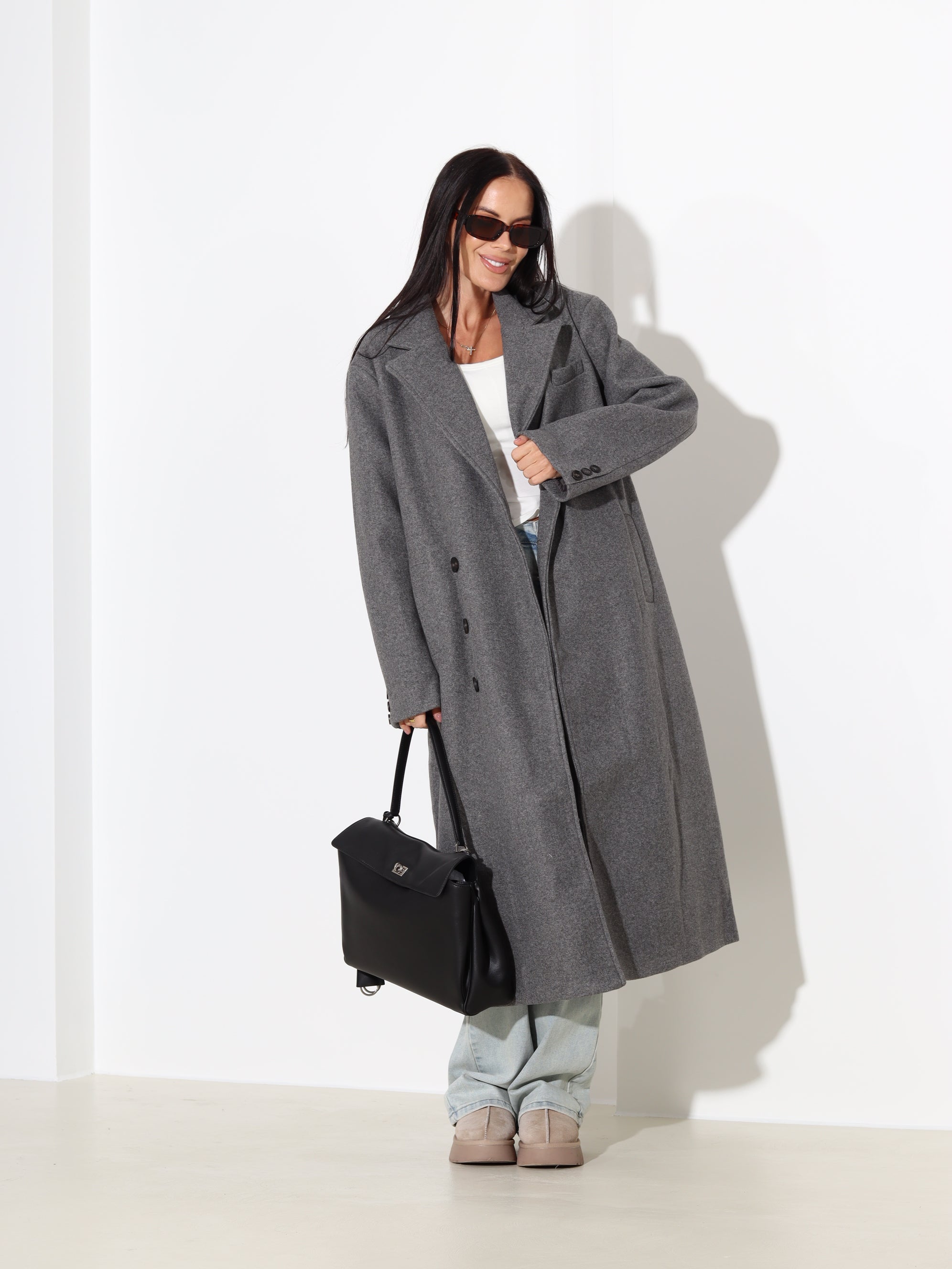 Pelēks, klasisks, taisnas piegrieznes mētelis ar vilnu sastāvā - 17977