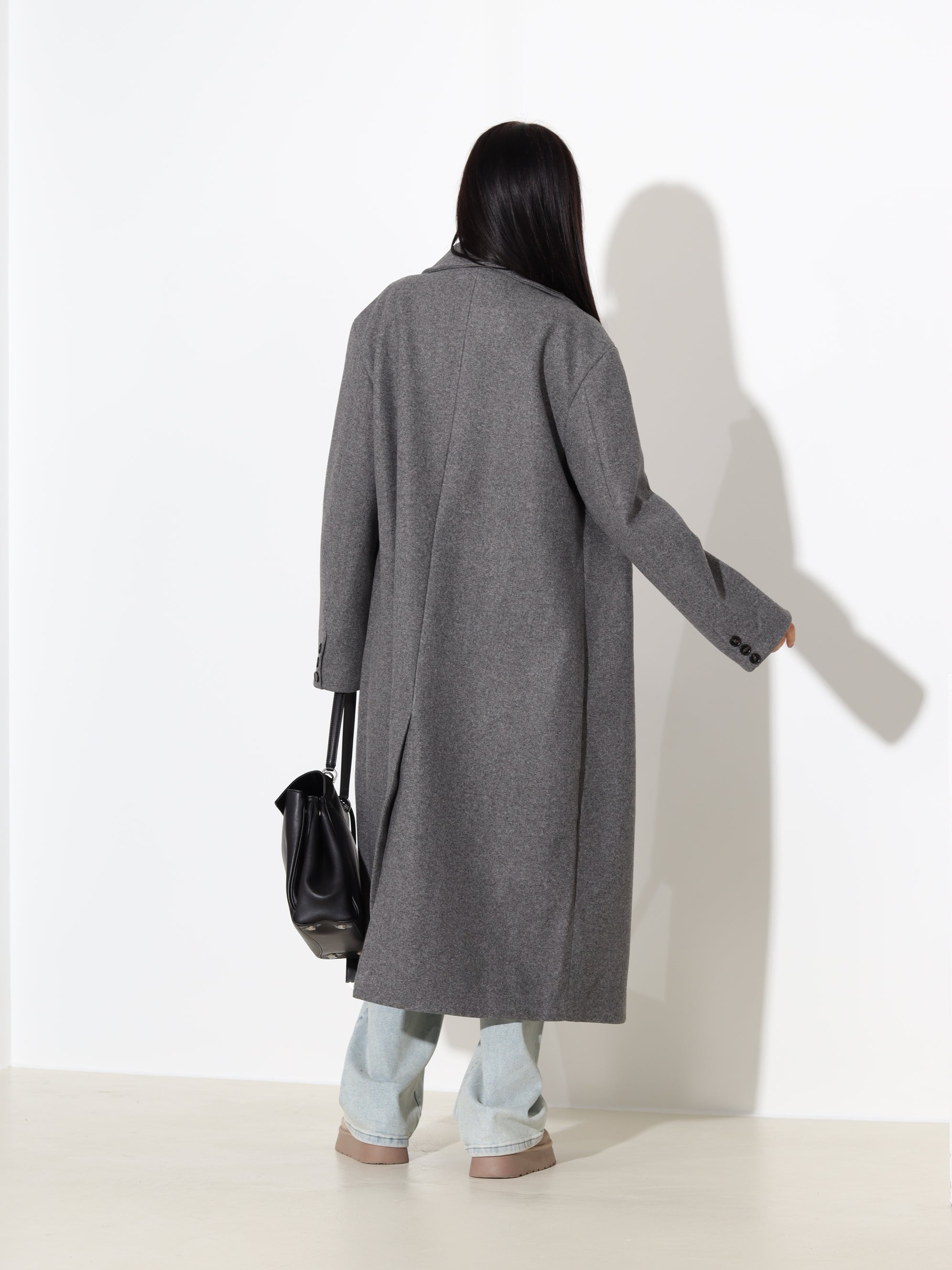 Pelēks, klasisks, taisnas piegrieznes mētelis ar vilnu sastāvā - 17977