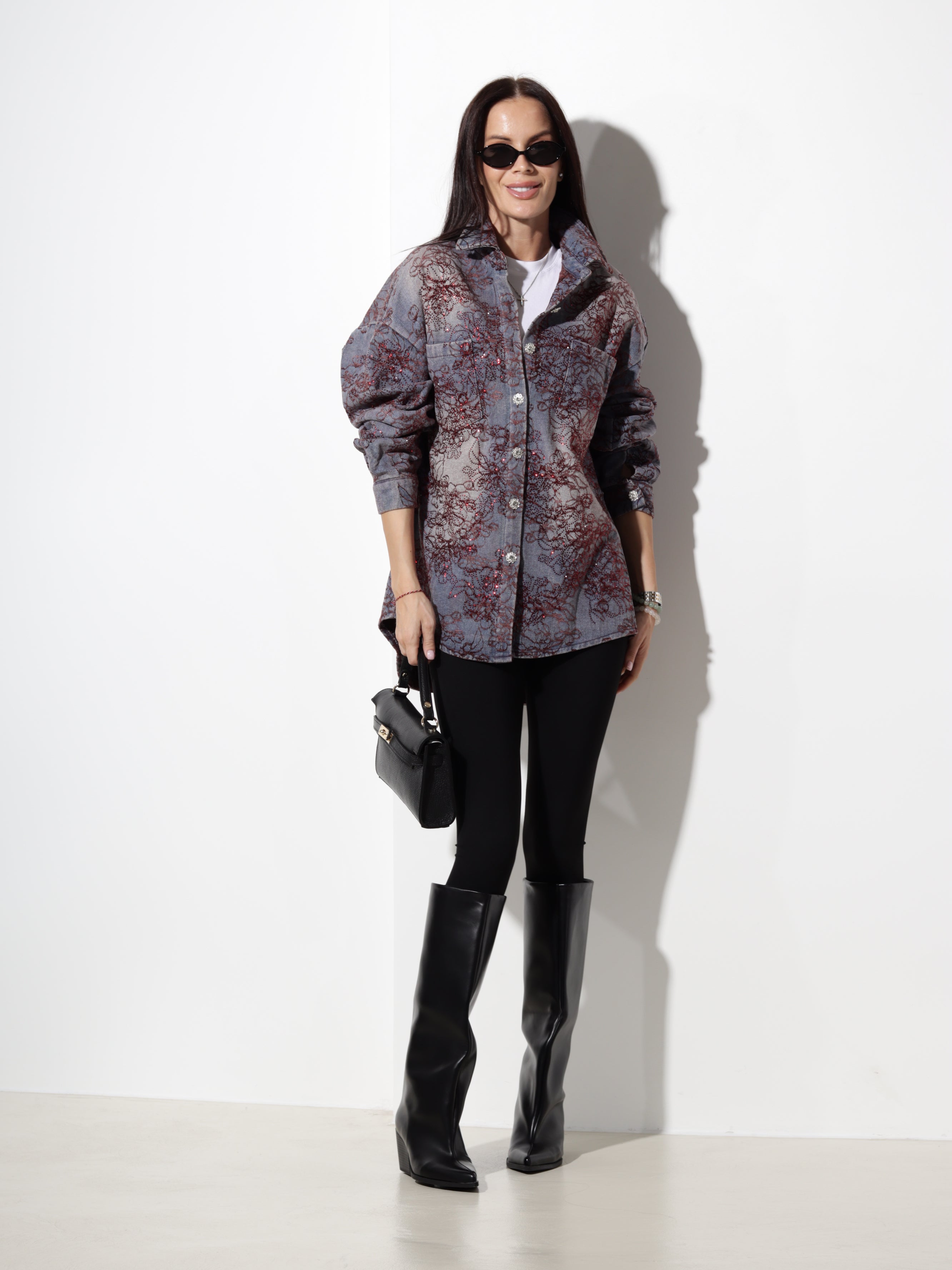 T.zila džinsa jaka ar spīdīgu, sarkanu musturu - 20803
