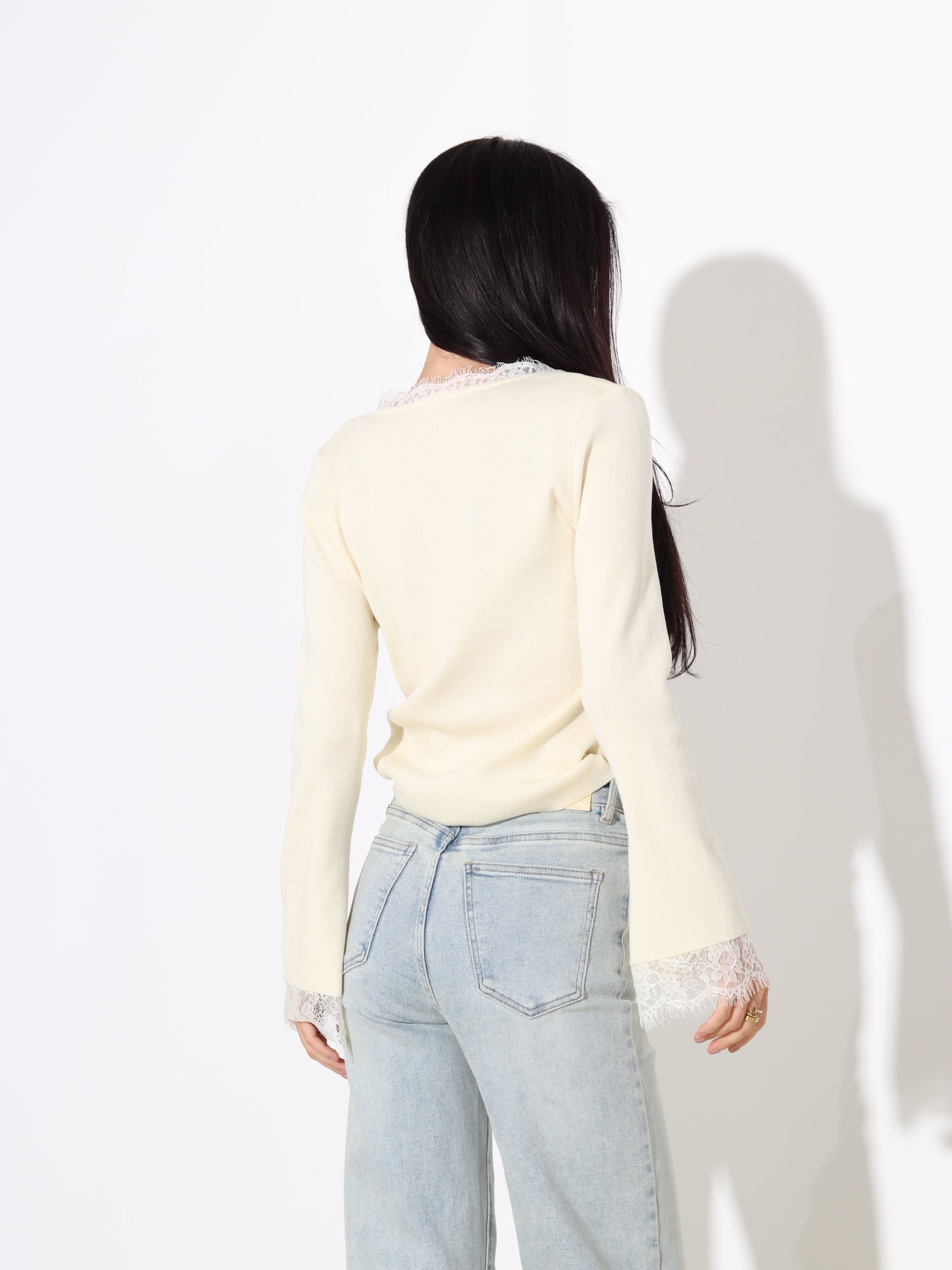 Dzeltens, smalka adījuma tops ar mežģīni - 18002