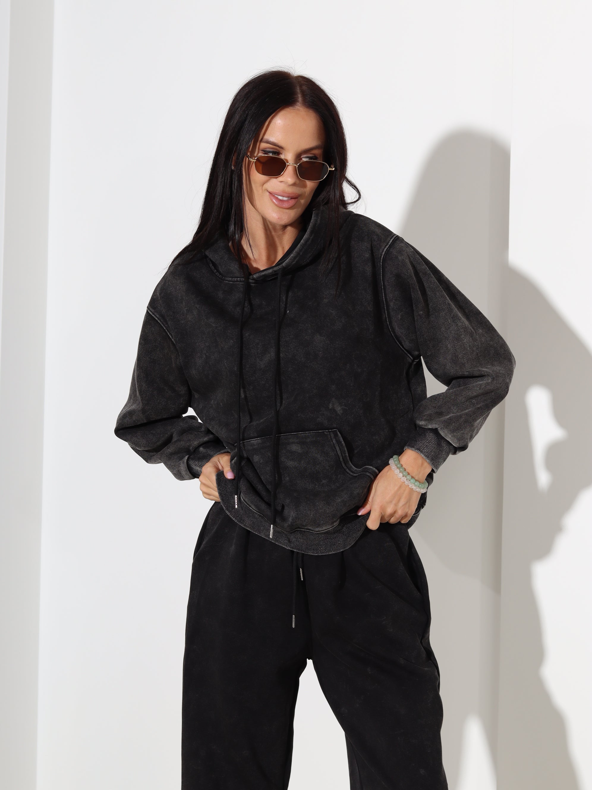 Melns batikots džemperis/hūdijs - 18350